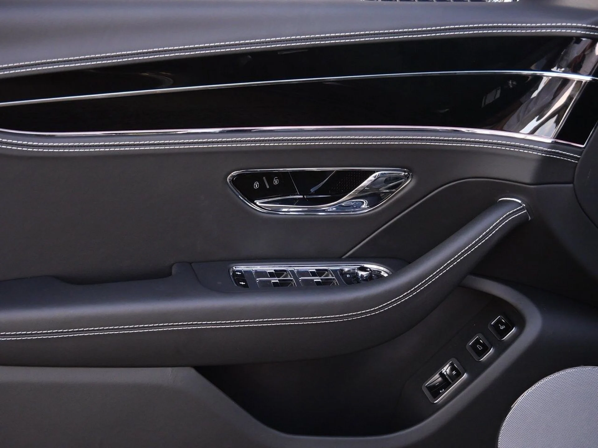 mph012_829855263_9889c9cd05978afdeed8053a7af01356x_649760eae7