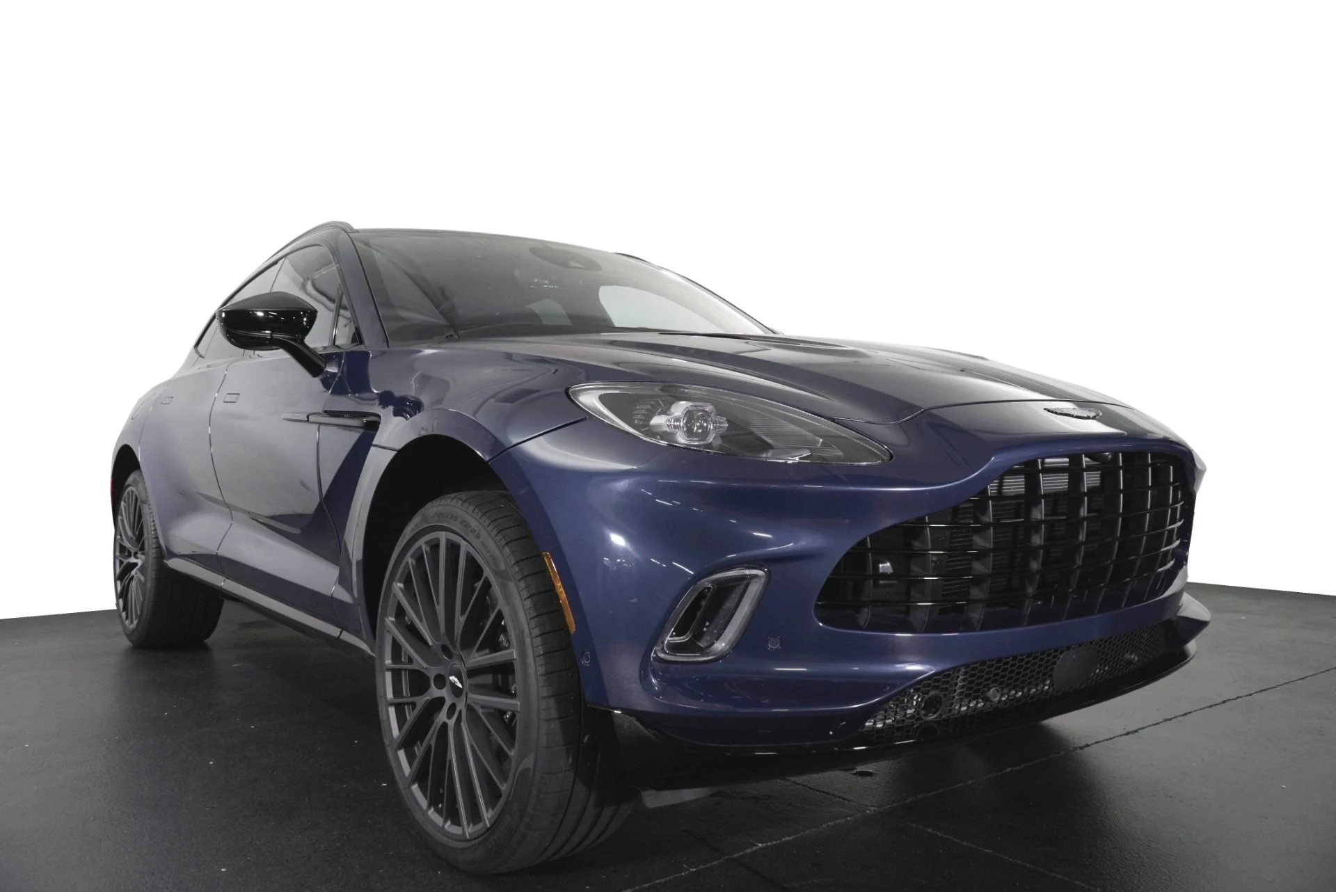 mph012_832602511_Used_2022_Aston_Martin_DBX_1781165233_87f6299371