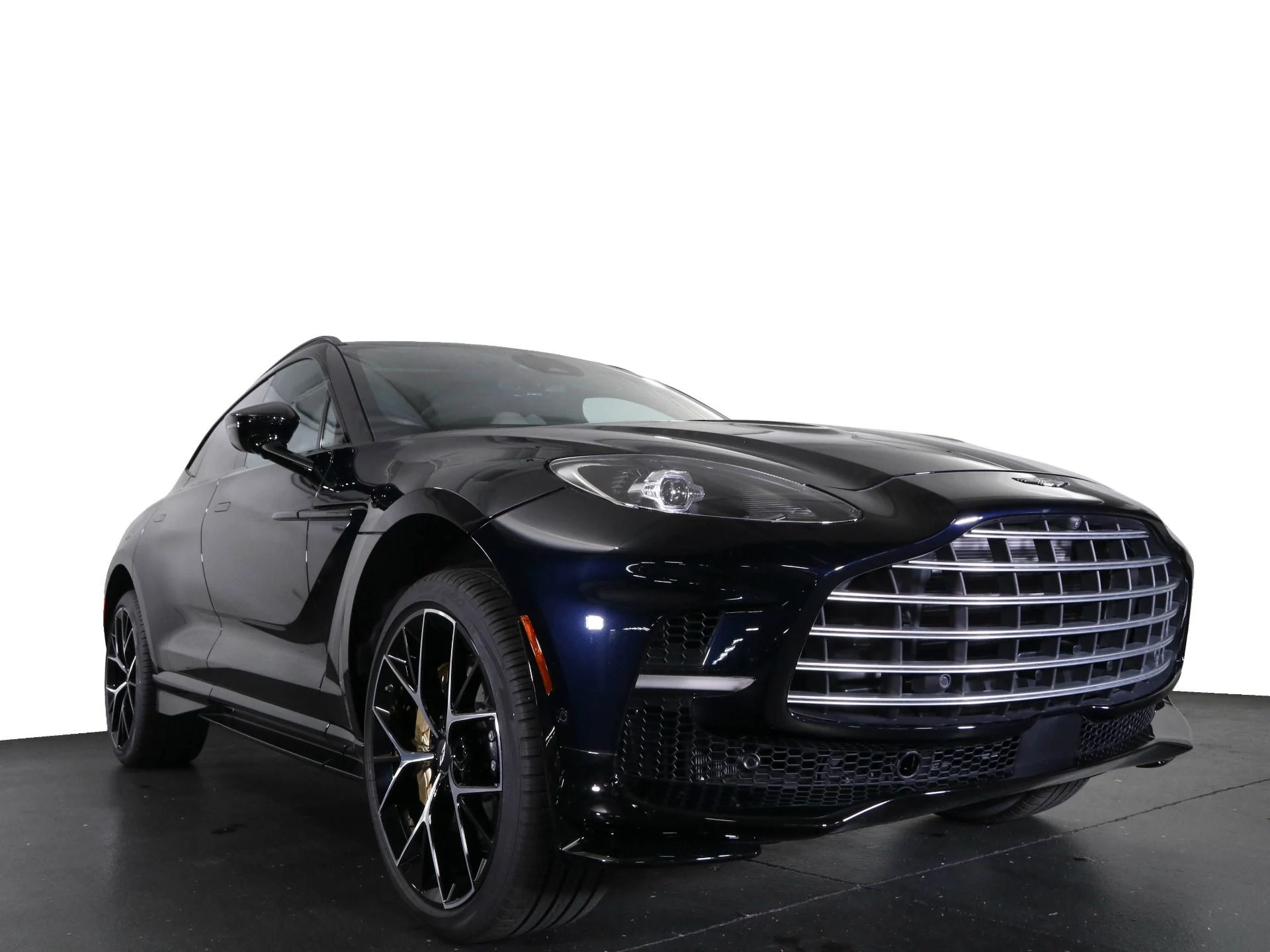 mph012_835446058_New_2025_Aston_Martin_DBX_707_1768455345_2cdab10443