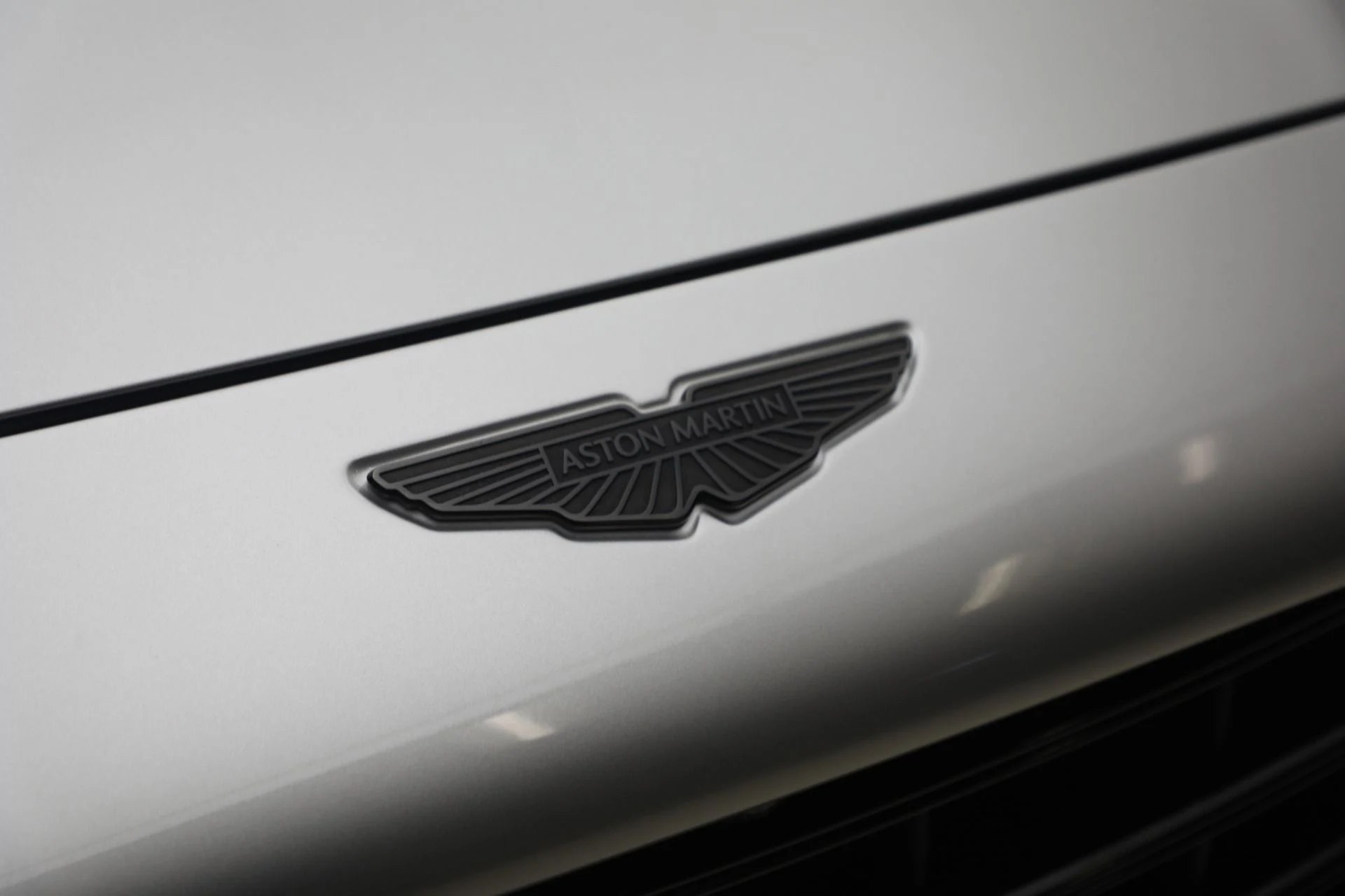 mph012_836853073_New_2026_Aston_Martin_DBX_707_1767813169_b79b18f763