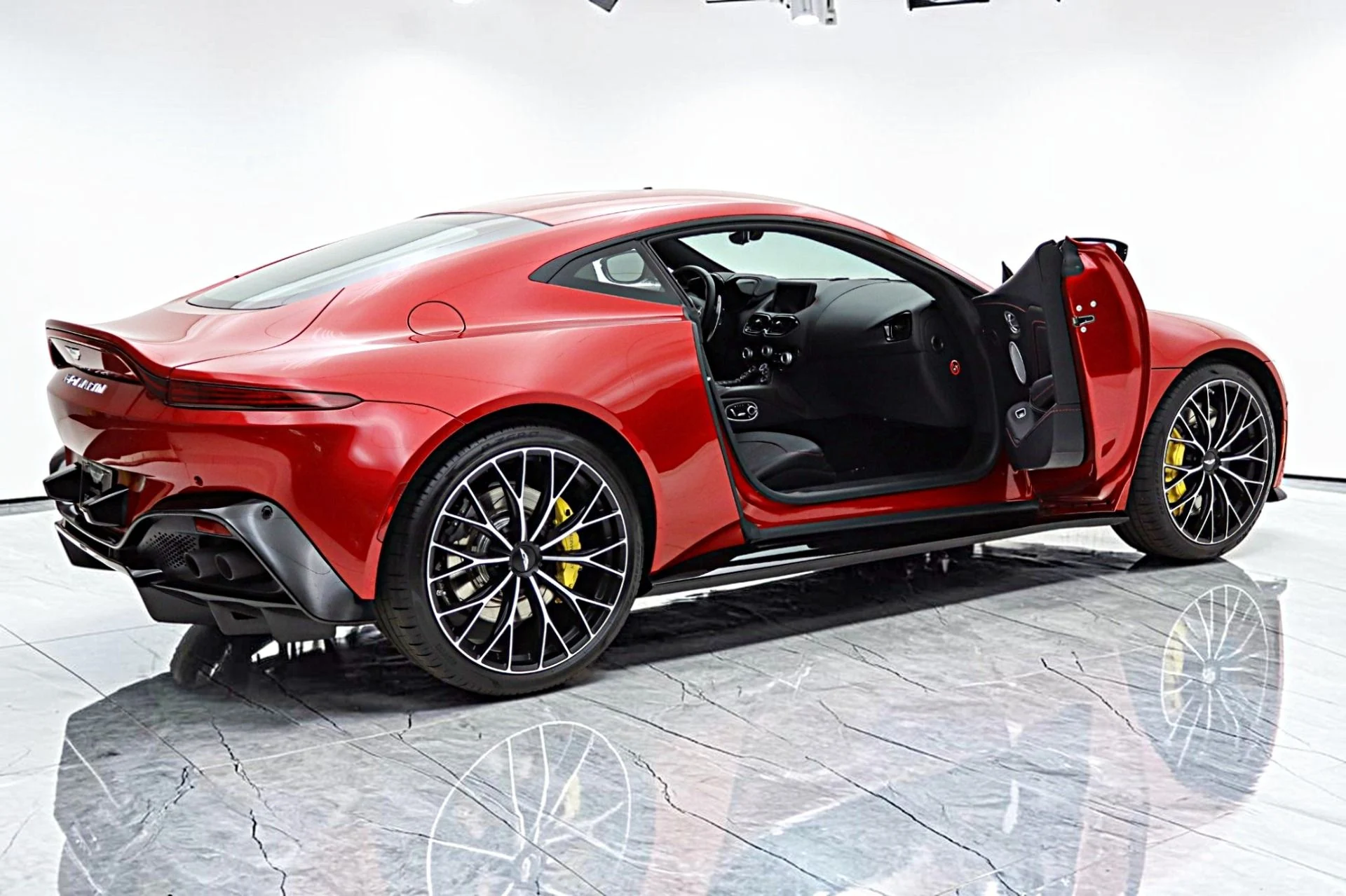 mph012_852021999_Used_2023_Aston_Martin_Vantage_Coupe_a8c1f47265