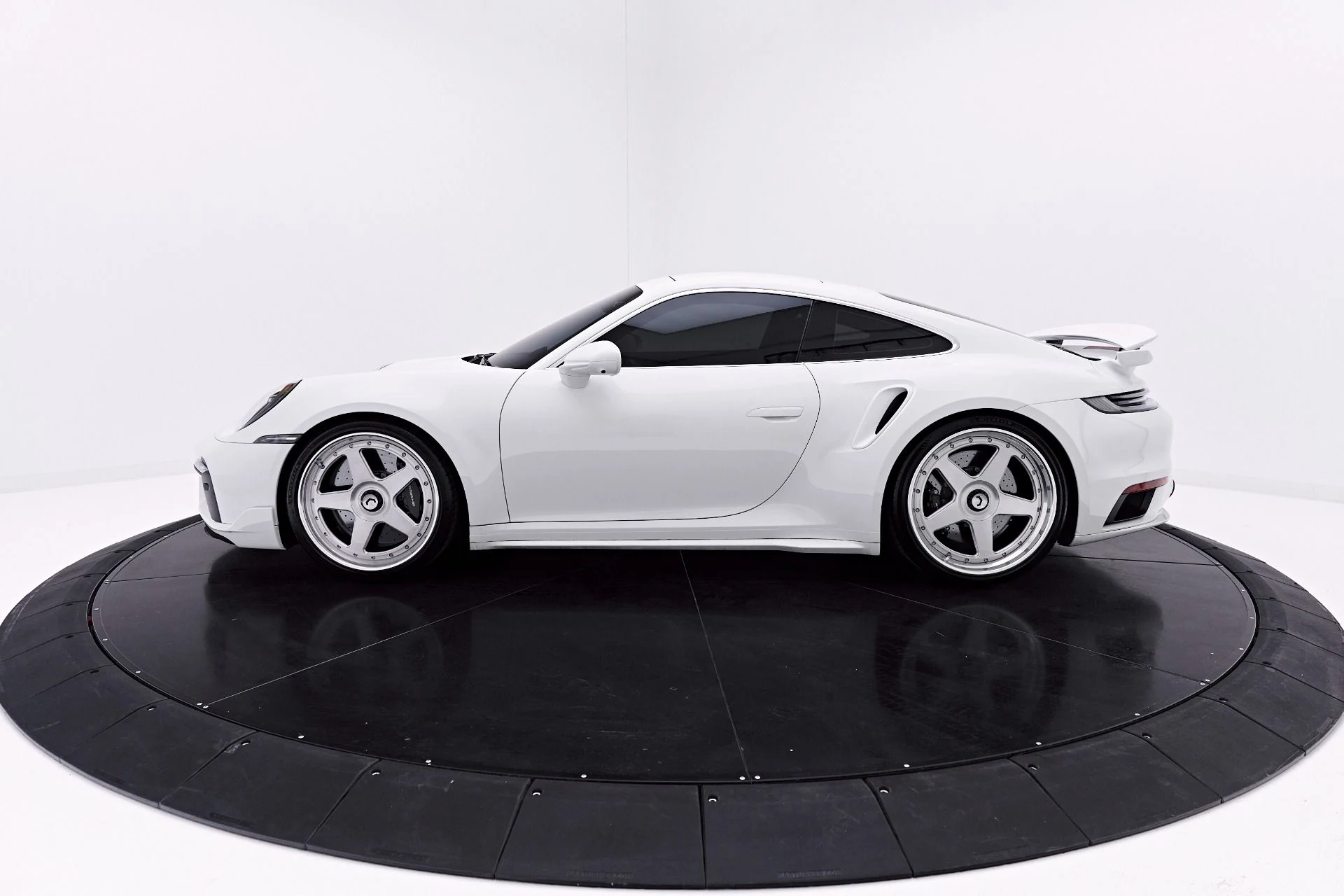 mph012_856253505_Used_2024_Porsche_911_Turbo_S_1777505232_2d6533a1fe