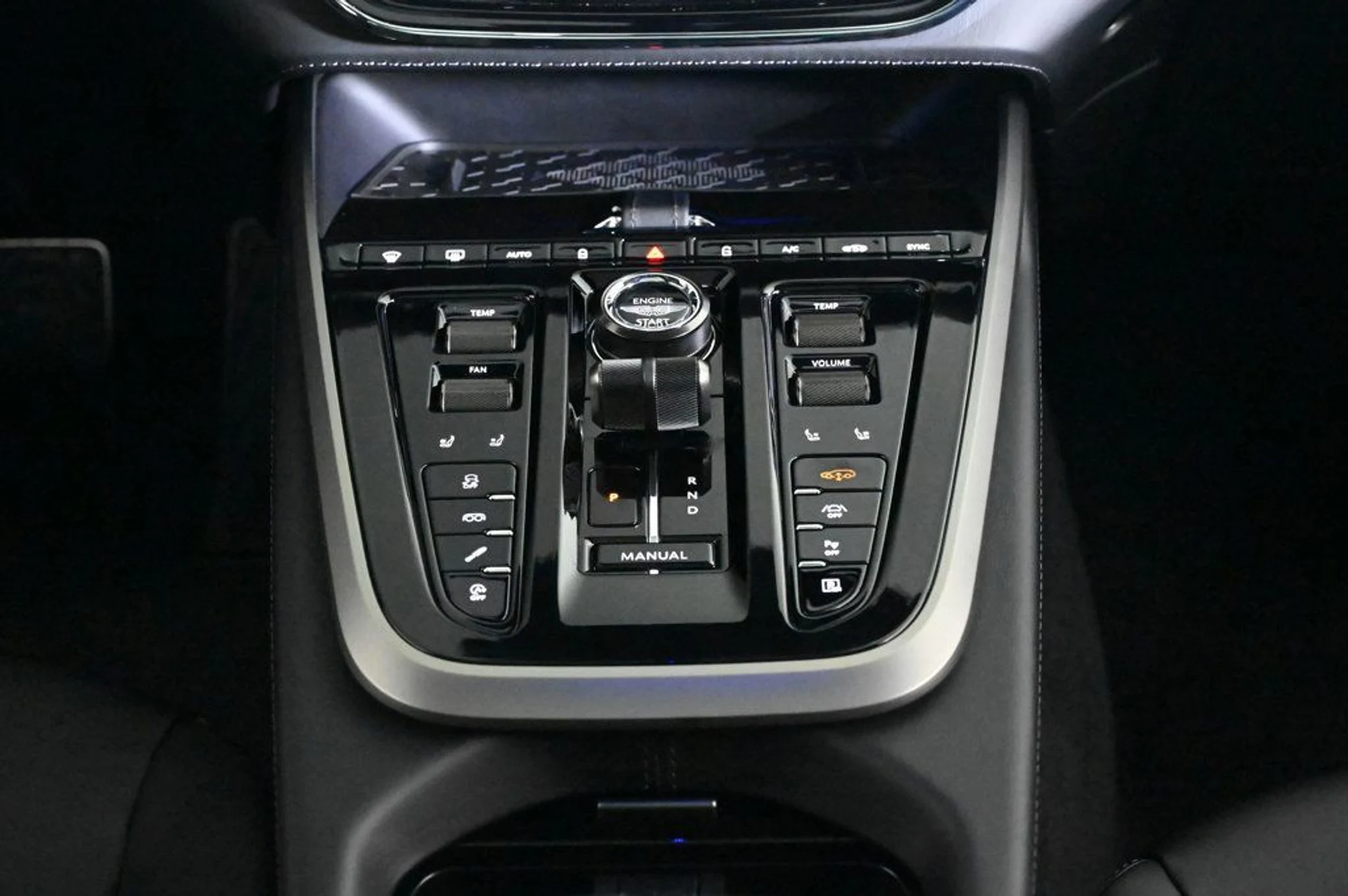mph012_861734624_new_2026_aston_martin_dbx_707awd_11350_22968751_13_1024_98b08b8e0d