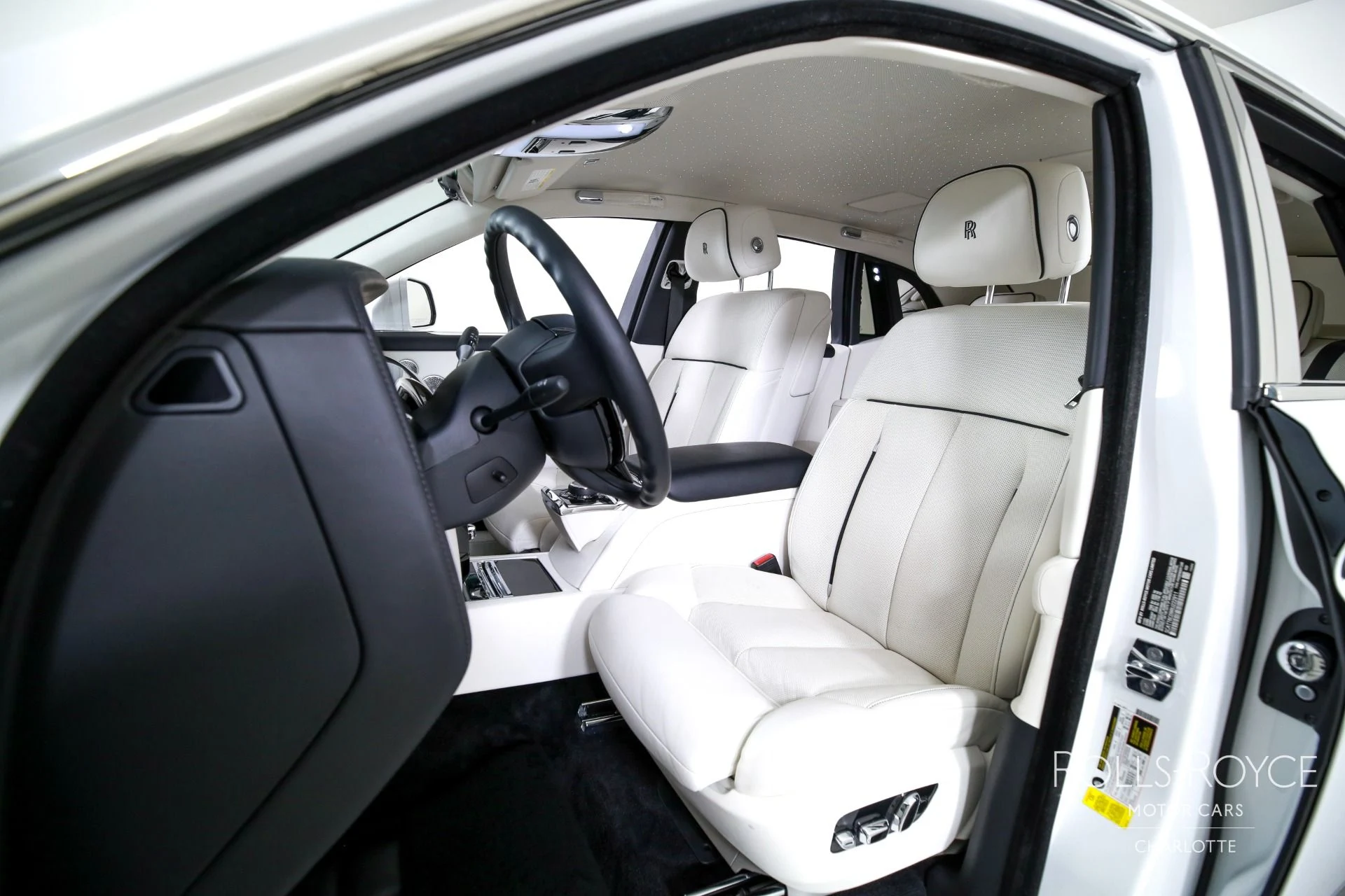 mph012_863973133_Used_2024_Rolls_Royce_Phantom_1767116656_51b5e70d5f