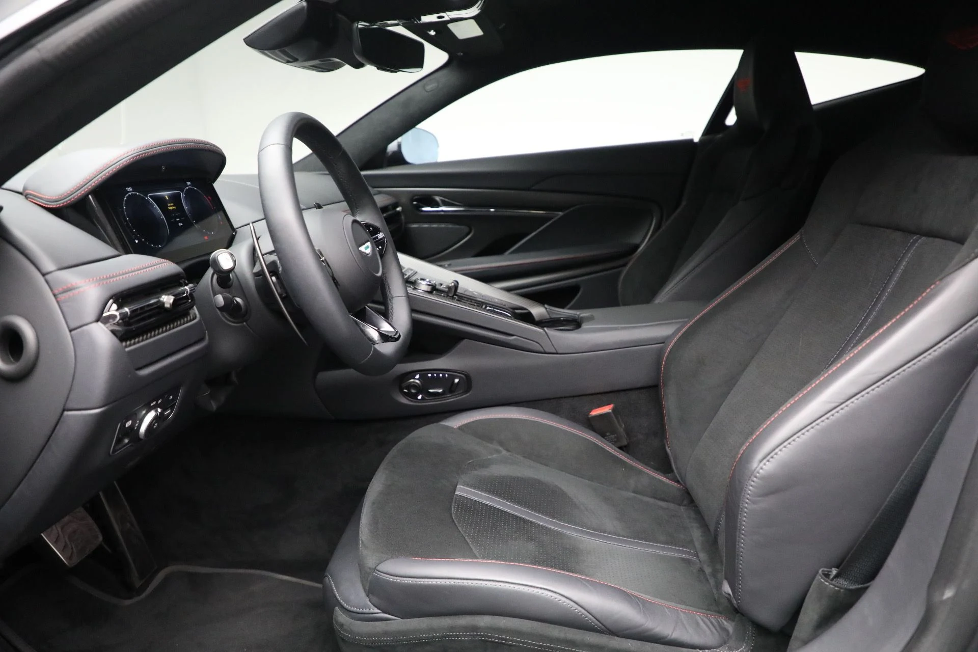 mph012_867516256_Used_2025_Aston_Martin_DB_12_V8_37cf0a7a0f