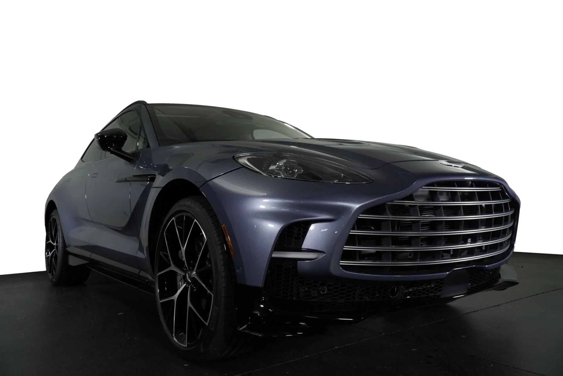 mph012_86924639_New_2026_Aston_Martin_DBX_707_1765563110_988630cd94
