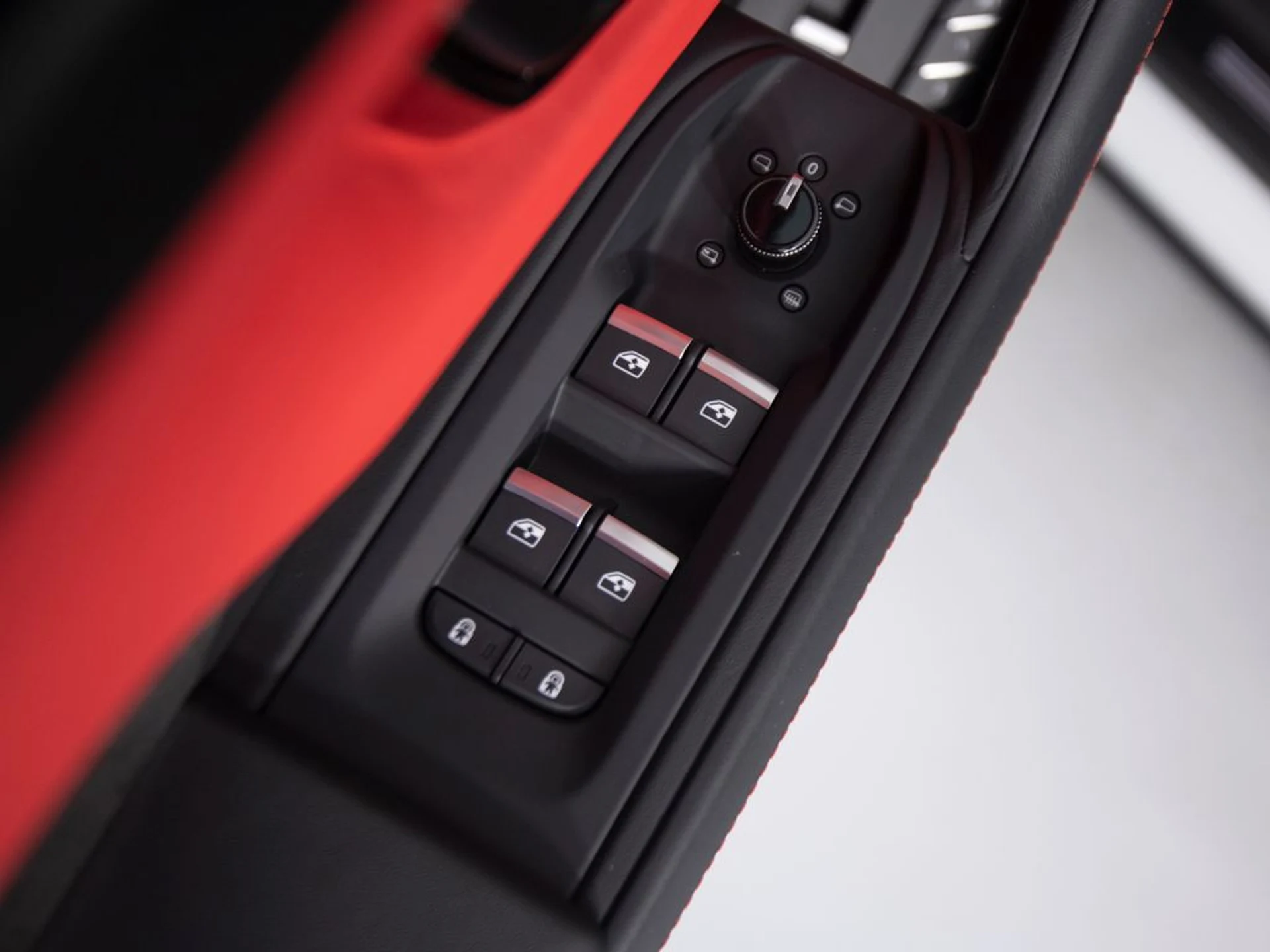 mph012_87549793_0995bf0426f1e3846746b8025193b950x_8defaac3d6