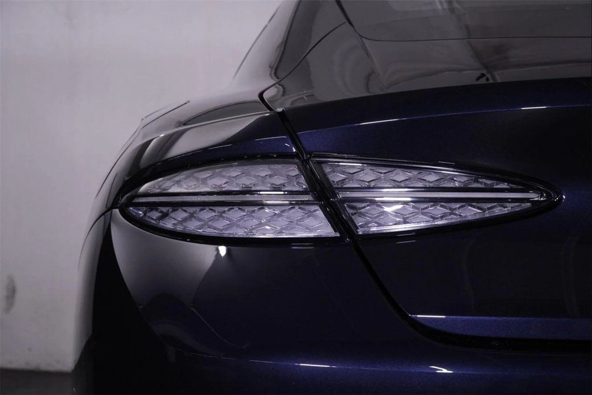 mph012_876426259_N439yb_Q8_LU_Ozzc2_K2_LW_96_YWV_8w_20f3799989