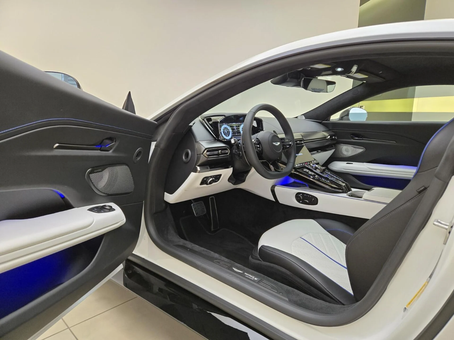 mph012_882163577_New_2026_Aston_Martin_Vantage_S_1786166316_f15dbddf41