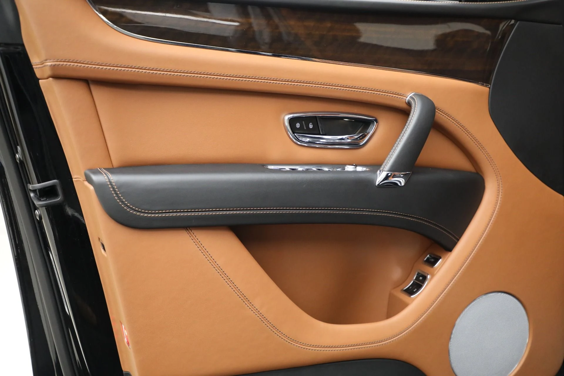 mph012_892314910_Used_2018_Bentley_Bentayga_W12_Onyx_Edition_1763217114_c56f46a26d