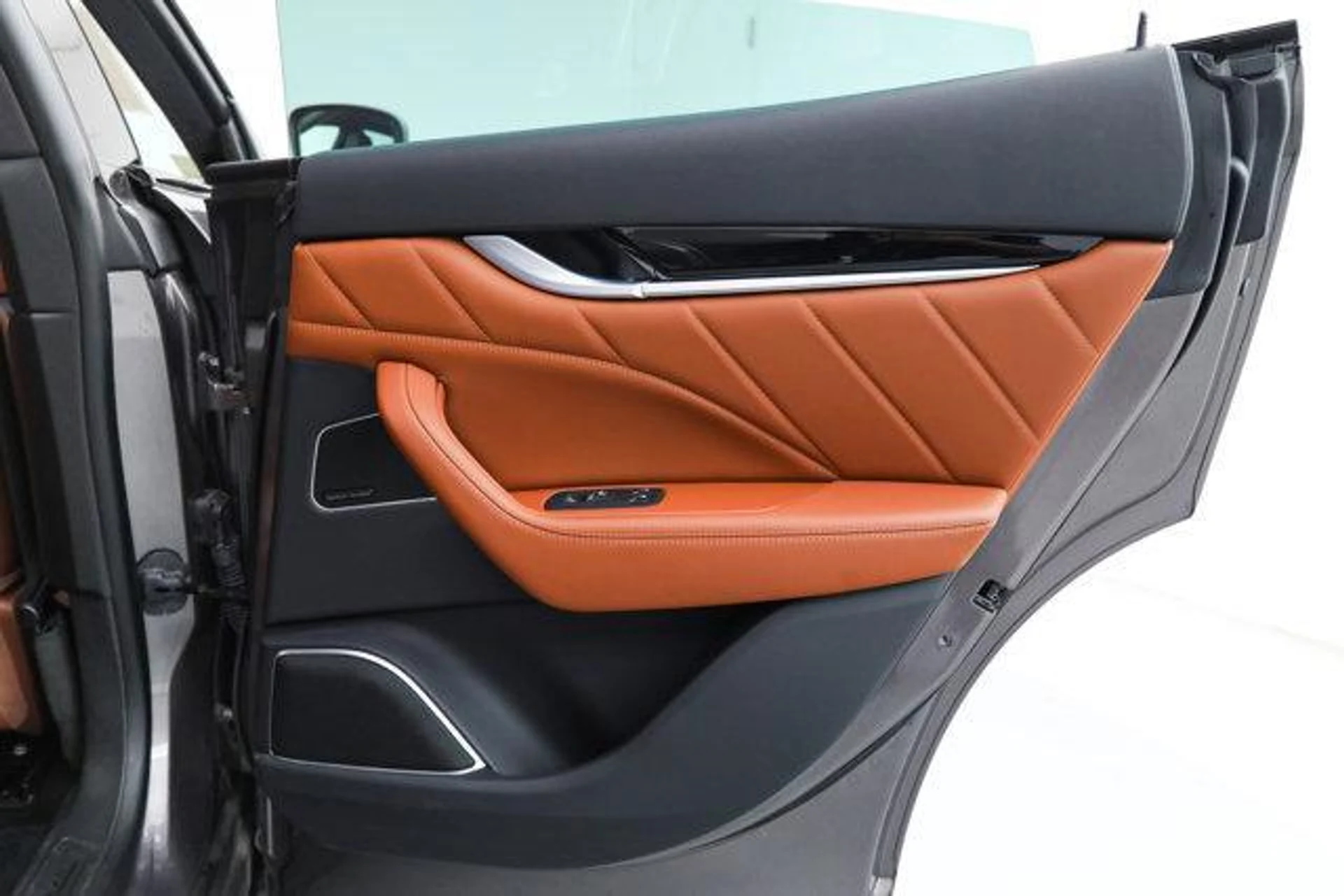 mph012_894111954_qwm0t_LI_Gyc_Er_PS_Ualy_Ns_Qz_VY_In_Q_3310b5b572