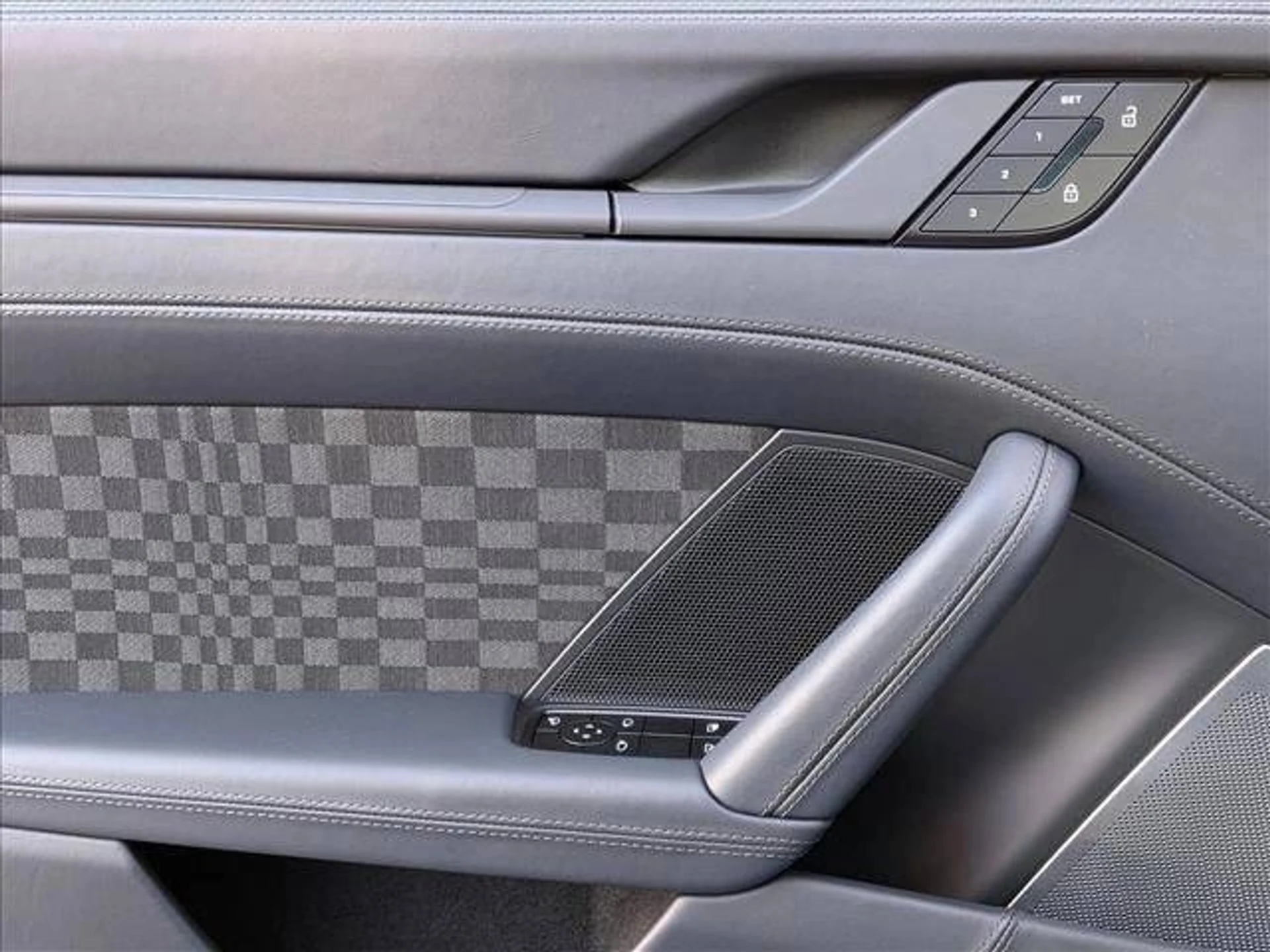 mph012_894234335_553f1b210e1234dbc447901554b2052ax_de175569b6