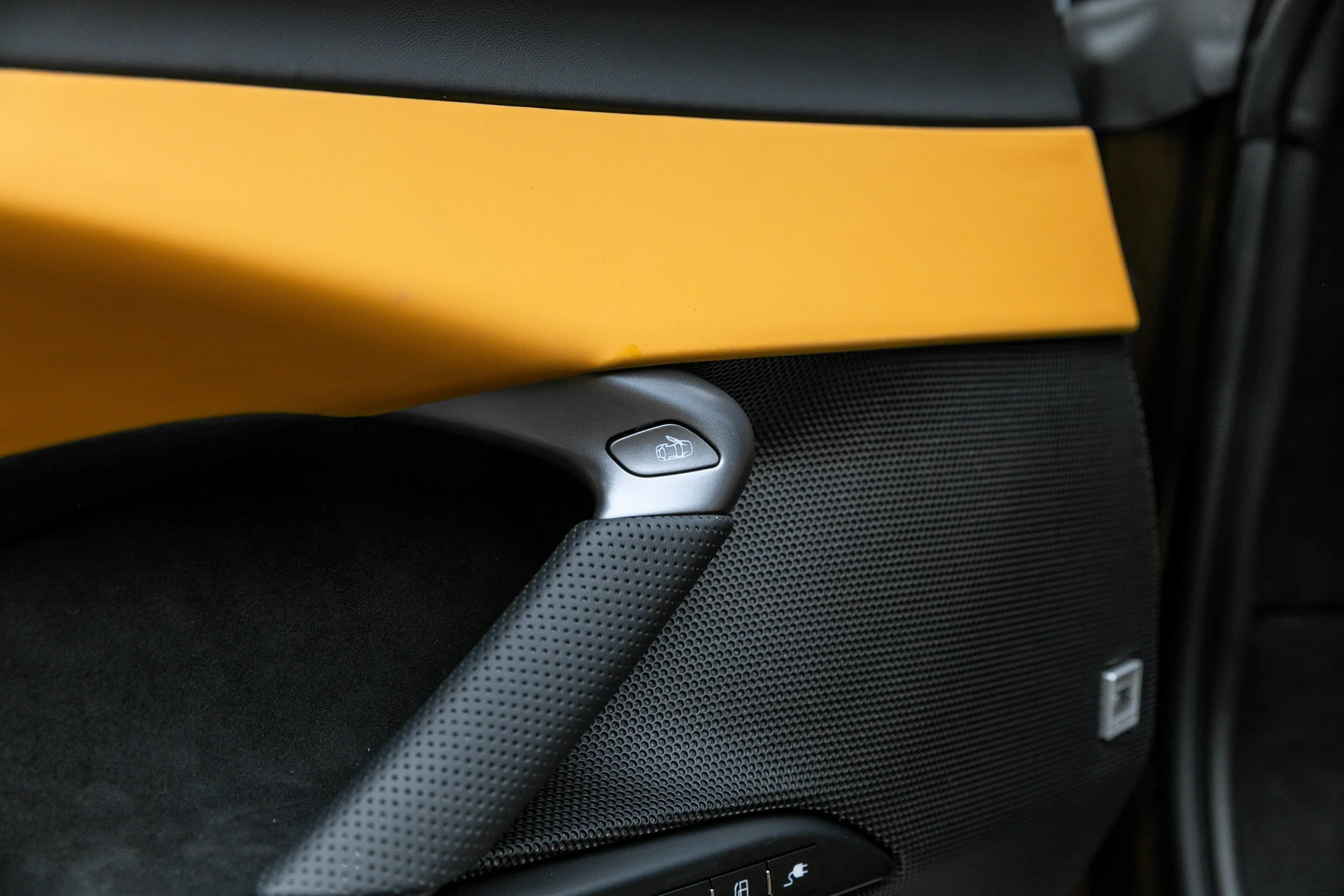 mph012_894315216_c43bed89250f40f2b118d46a9bf273c4_e376e30b22