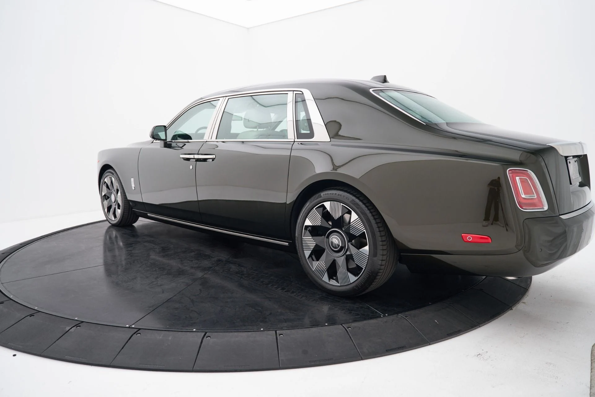 mph012_900356858_Used_2026_Rolls_Royce_Phantom_Base_1792615140_b5cf4354bc