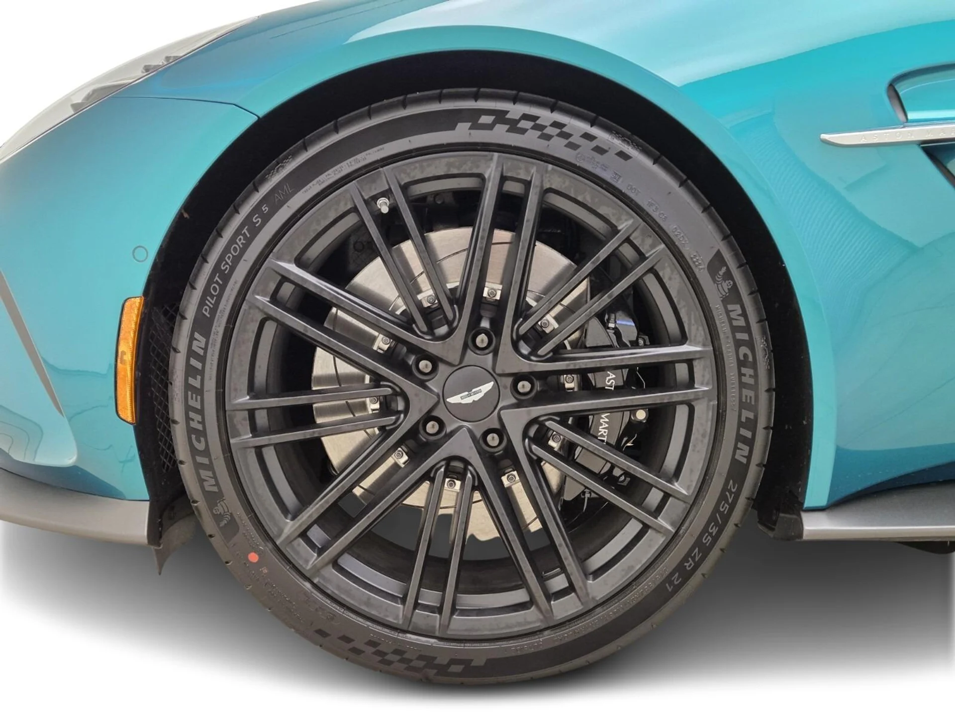 mph012_906680864_New_2025_Aston_Martin_Vantage_1753161766_7ccdc7b5a3