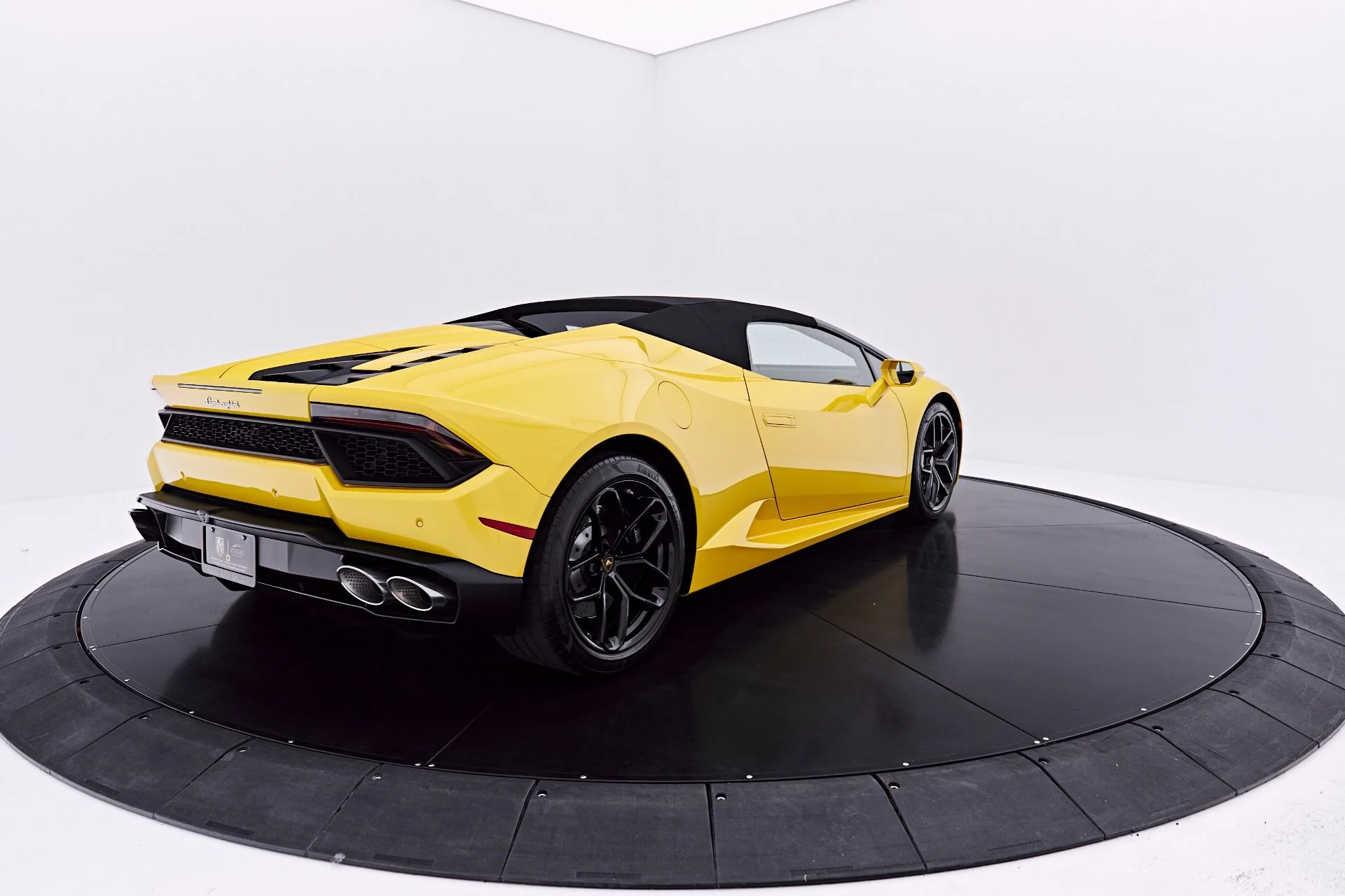 mph012_910416416_Used_2018_Lamborghini_Huracan_LP_580_2_S_1784246788_7238998ead
