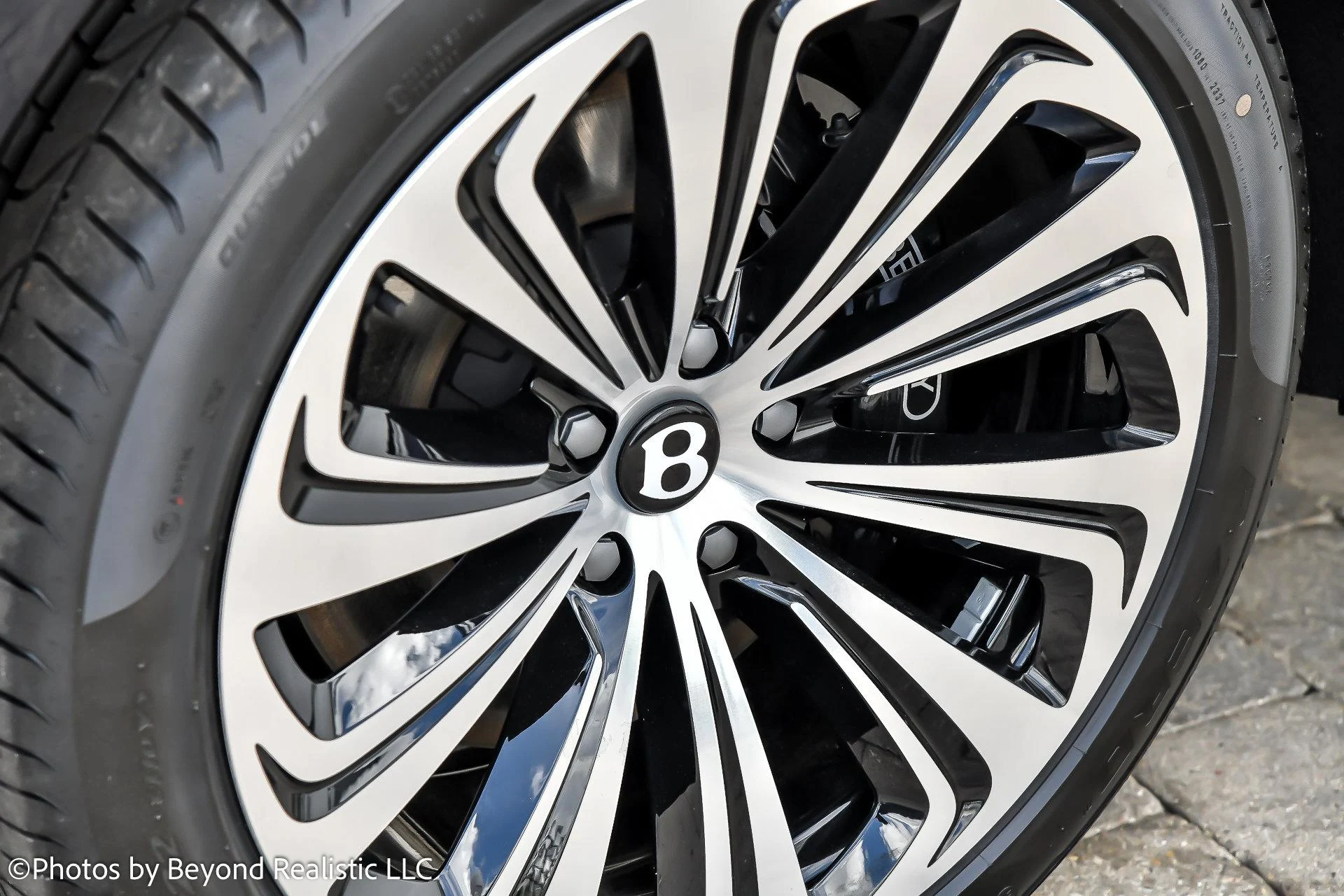 mph012_91445278_Used_2024_Bentley_Bentayga_Azure_1760342143_91899073d3