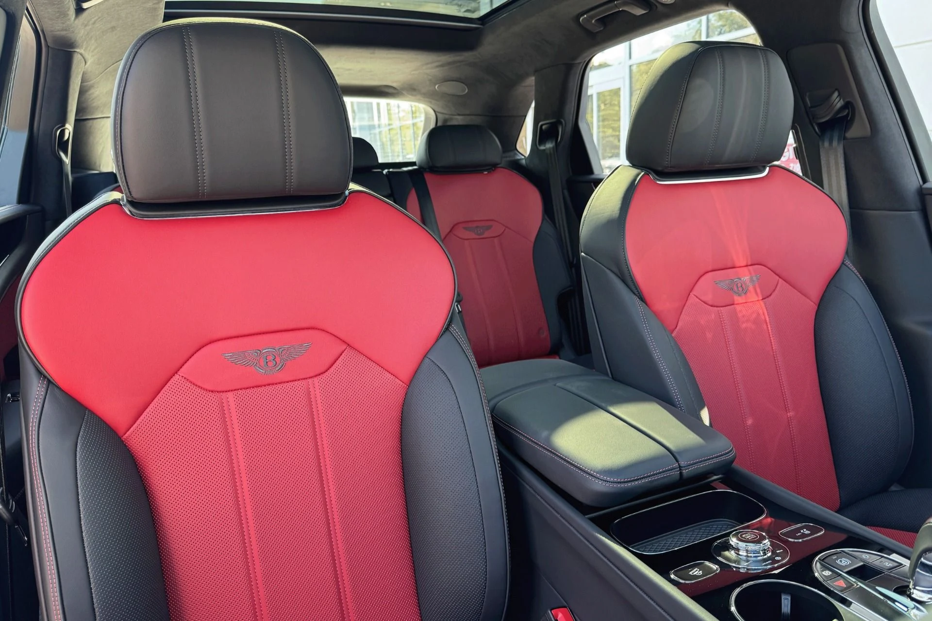 mph012_918143881_Used_2025_Bentley_Bentayga_V8_1758544256_c9e7222639