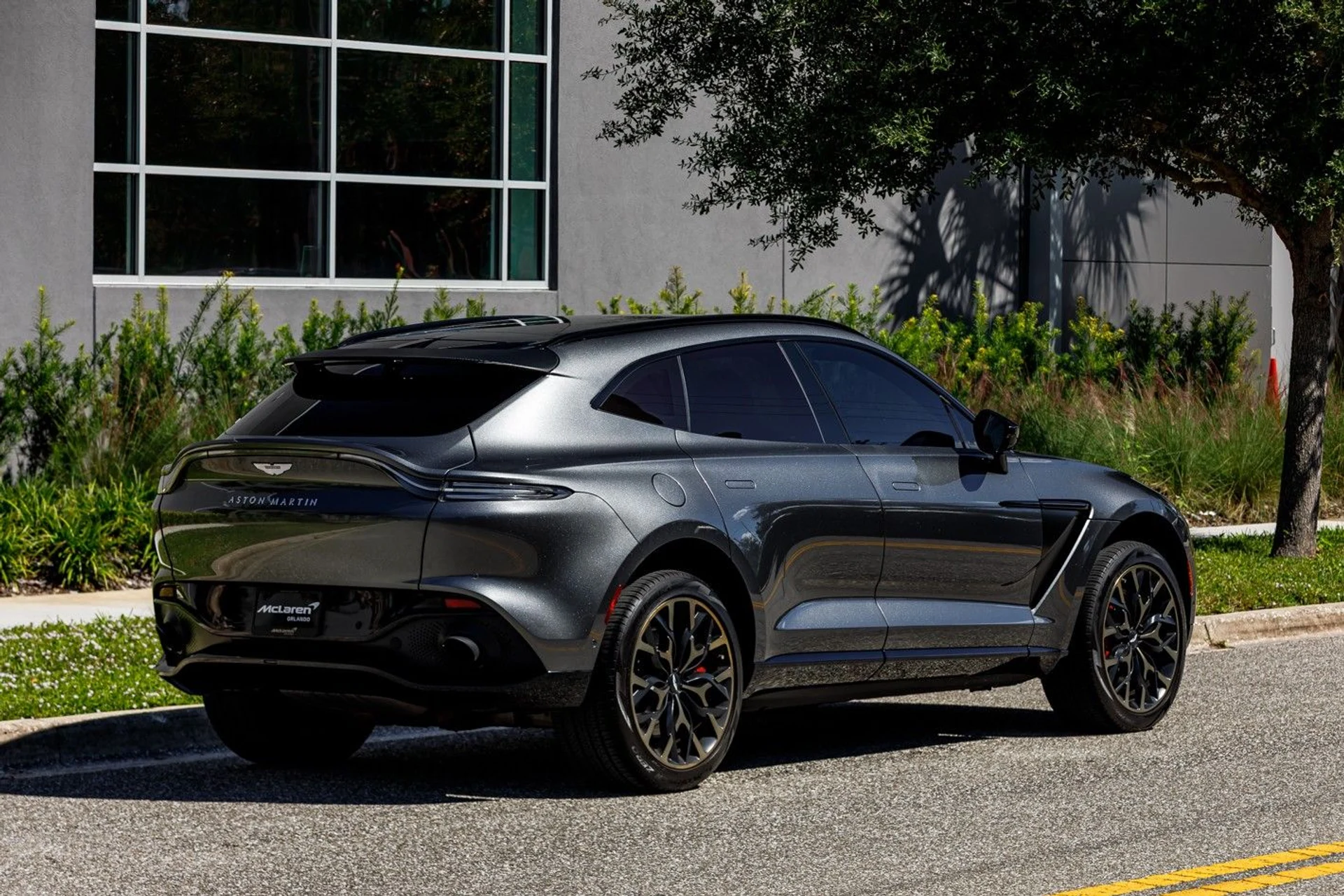 mph012_922159482_Used_2021_Aston_Martin_DBX_9110933016