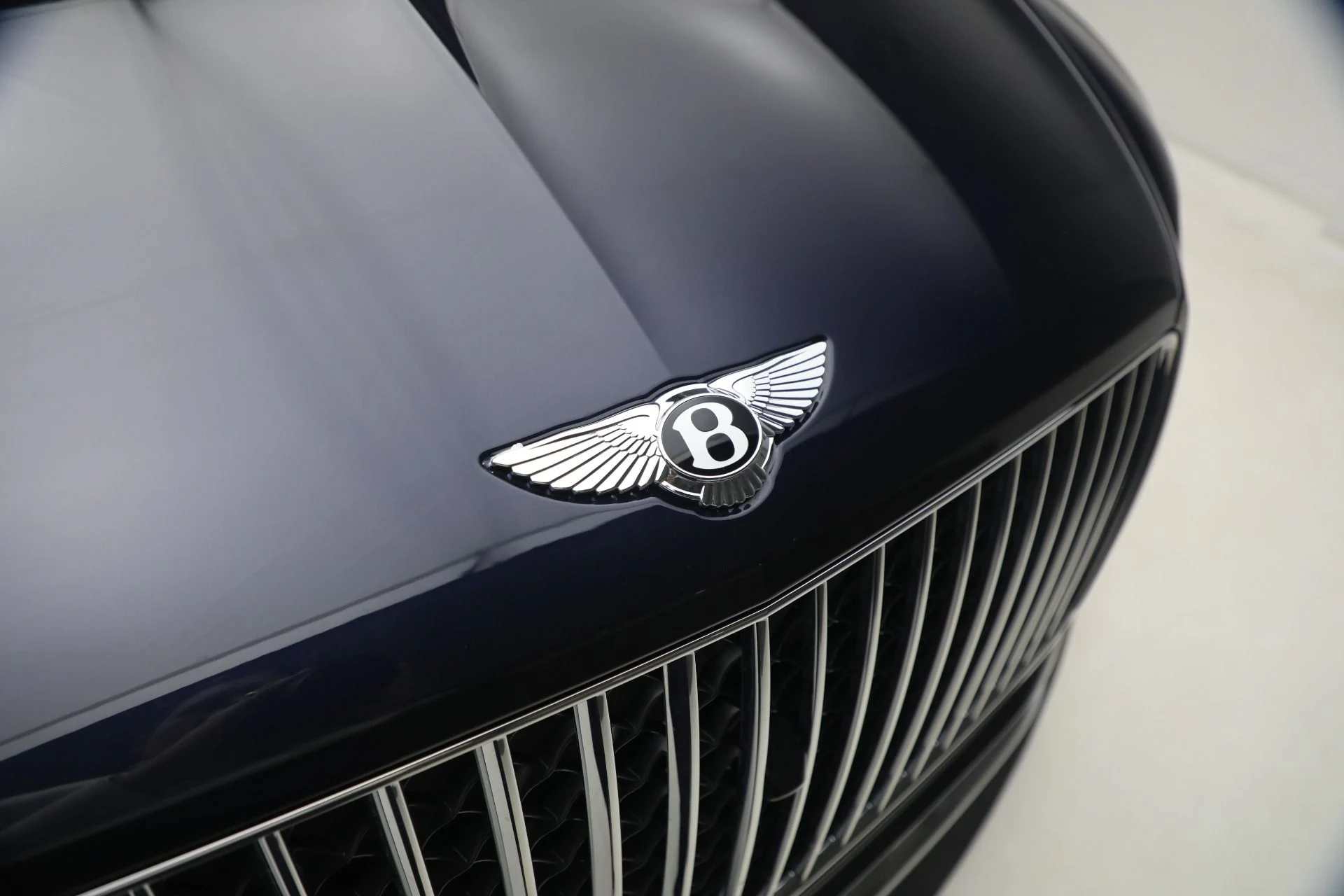 mph012_92449317_New_2026_Bentley_Bentayga_Azure_V8_1781035645_c2fac6f4ec