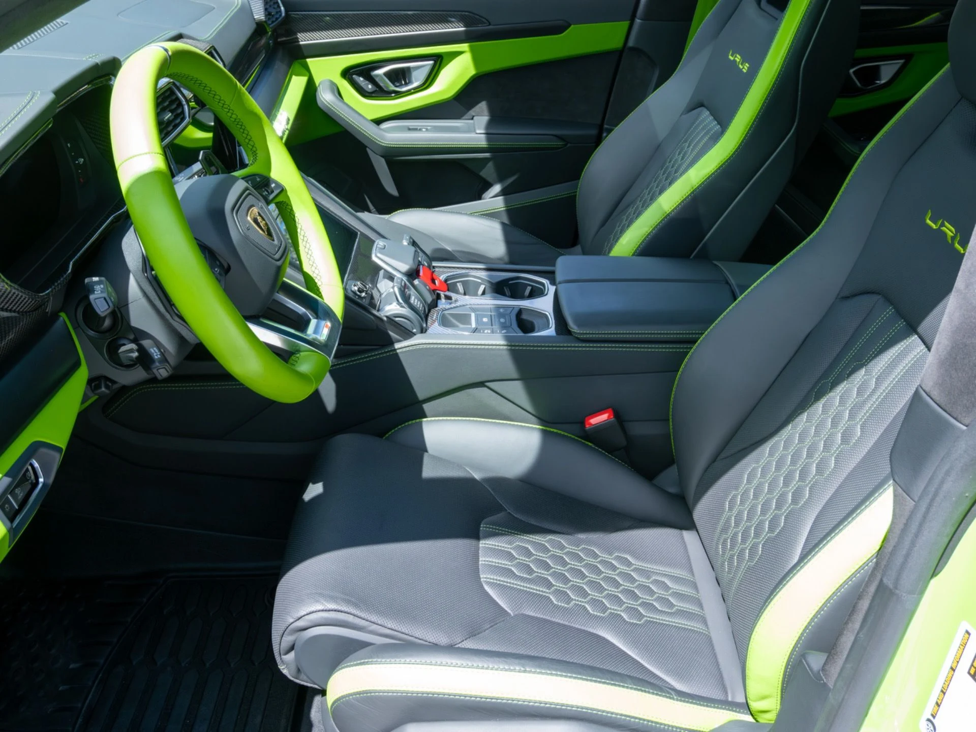 mph012_927689958_Used_2024_Lamborghini_Urus_S_1775489520_823317ba4e