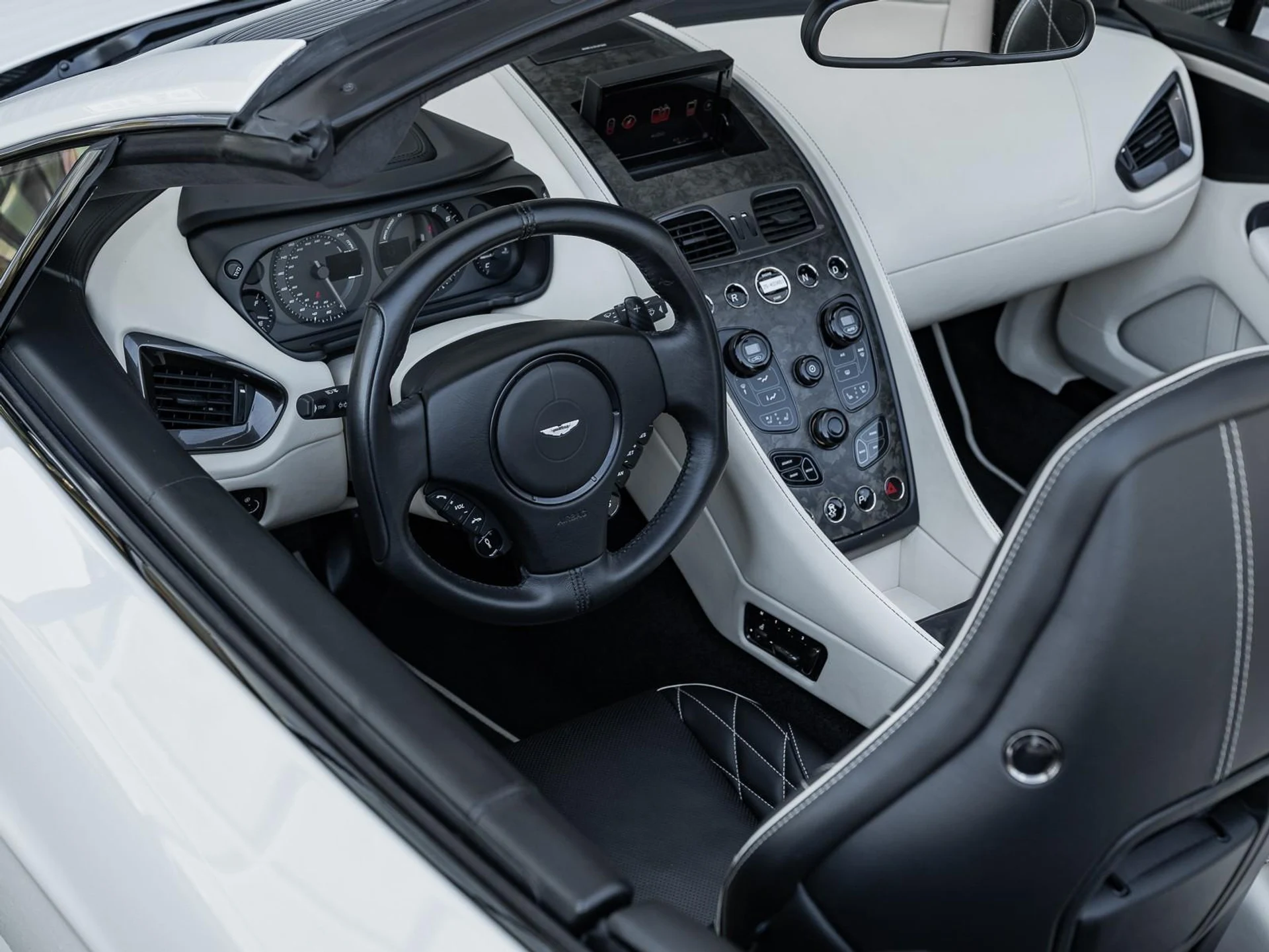 mph012_933331332_Used_2018_Aston_Martin_Vanquish_S_1759353641_8766461f75