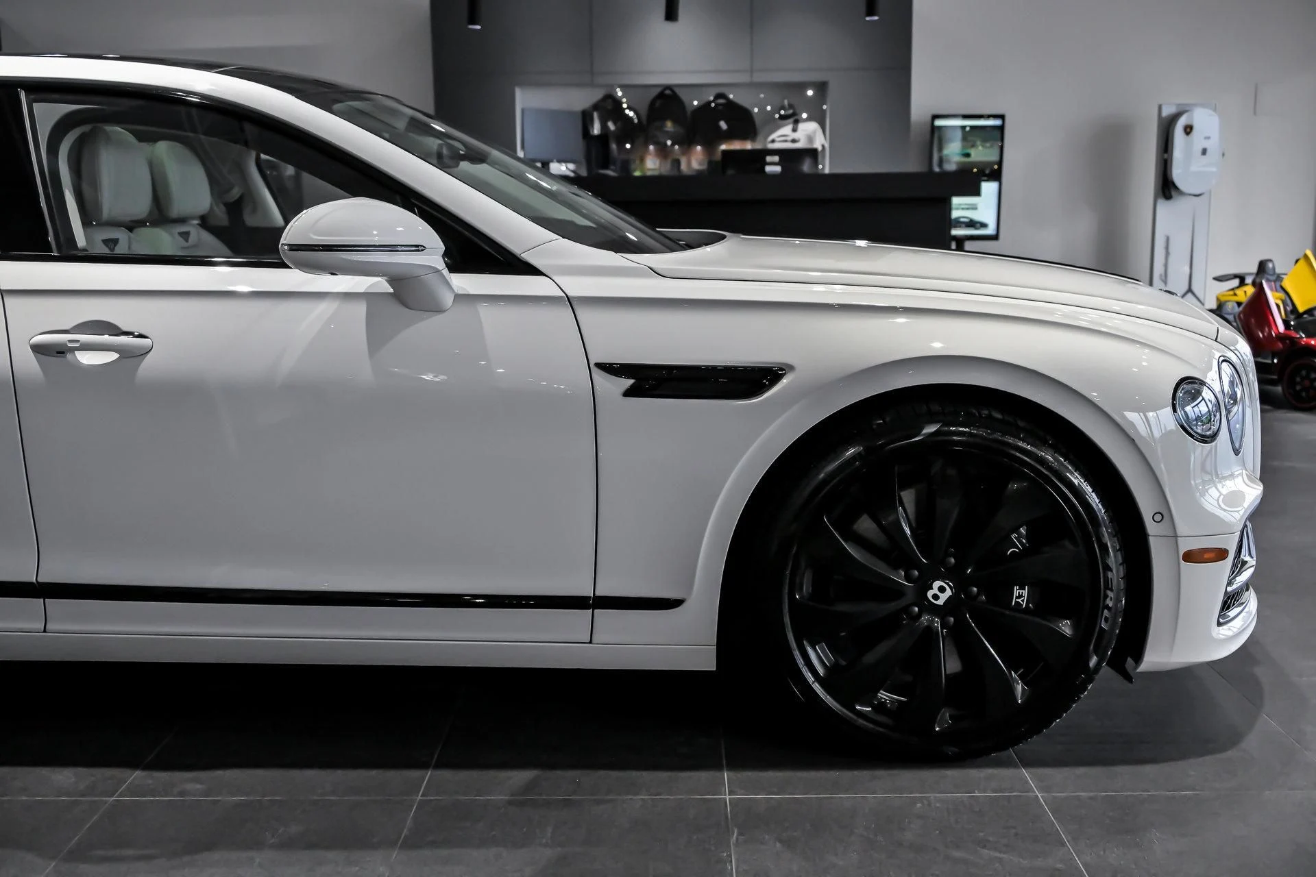 mph012_933614881_Used_2021_Bentley_Flying_Spur_V8_1765794816_09da006eac