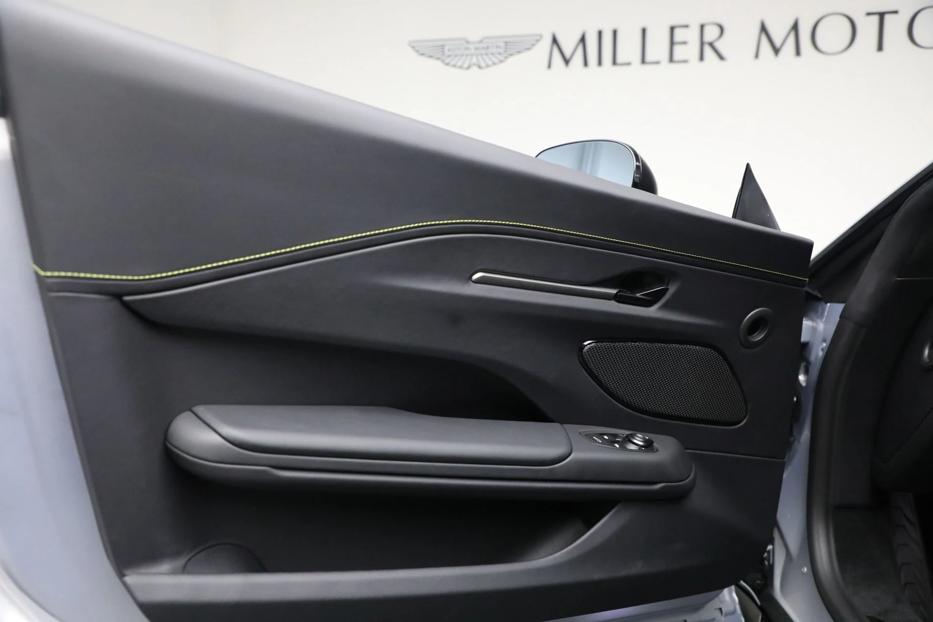 mph012_93921062_New_2026_Aston_Martin_Vantage_44d32f8927