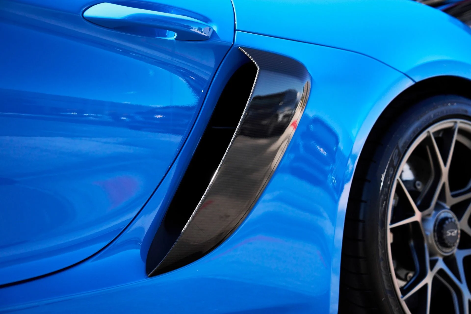 mph012_951175676_Used_2023_Porsche_718_Cayman_GT_4_RS_1760748823_f4de20f159