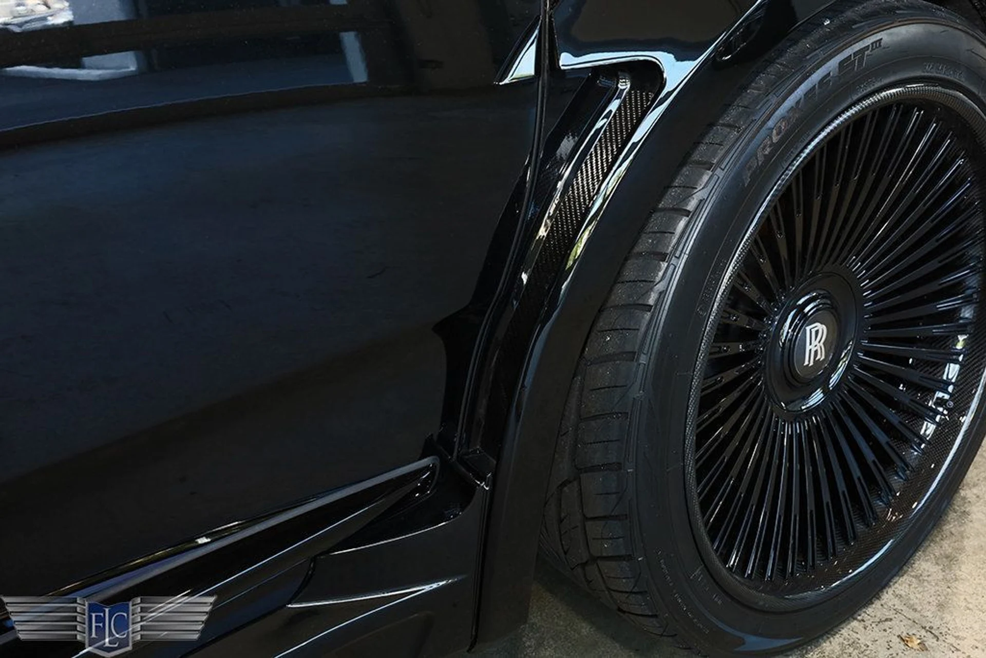 mph012_958039438_used_2023_rolls_royce_cullinan_blackbadgesportutility_9689_23001935_13_1024_e7954b4f6e