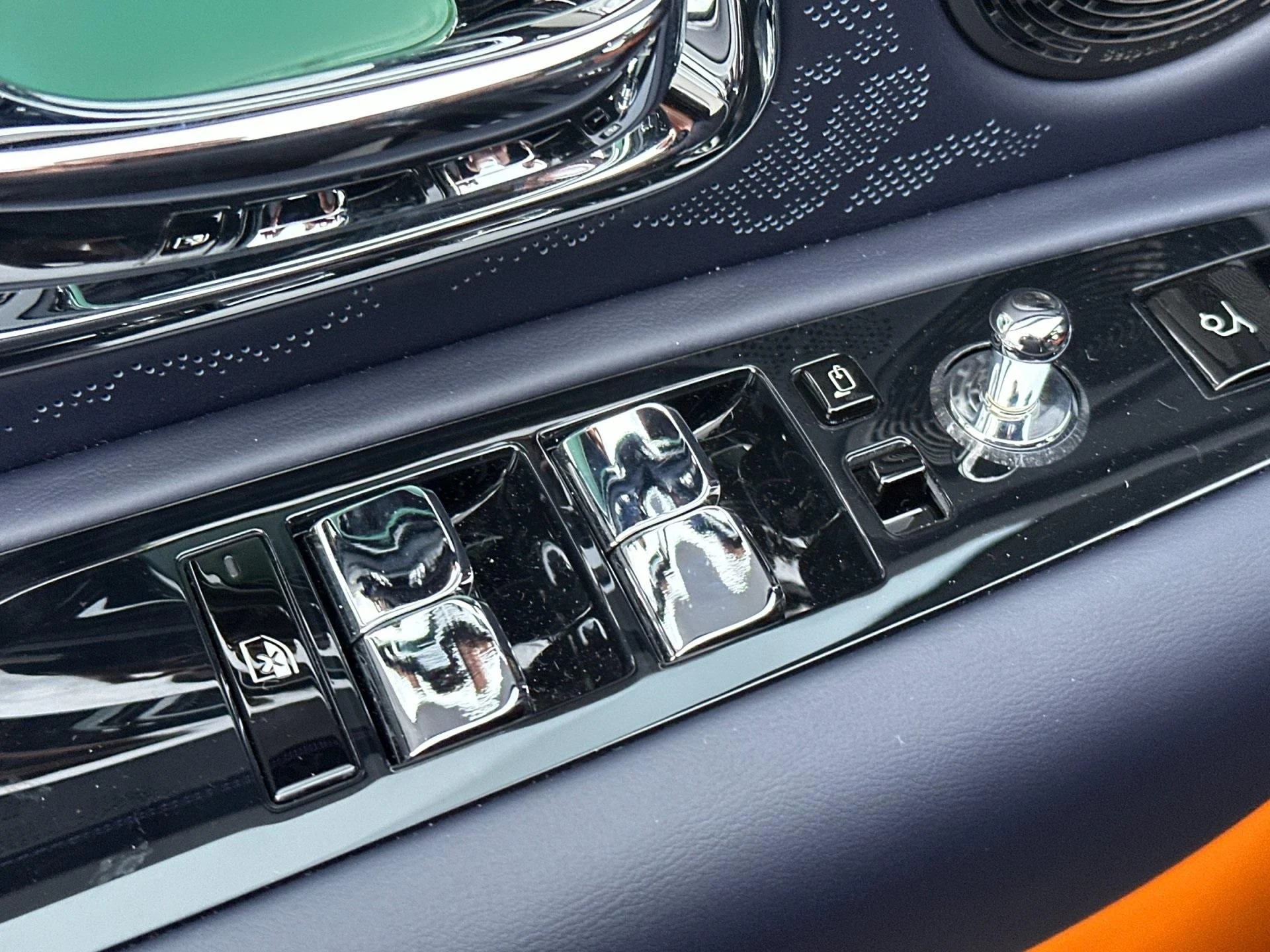 mph012_96165690_New_2026_Rolls_Royce_Cullinan_Black_Badge_1767193823_017e849bec