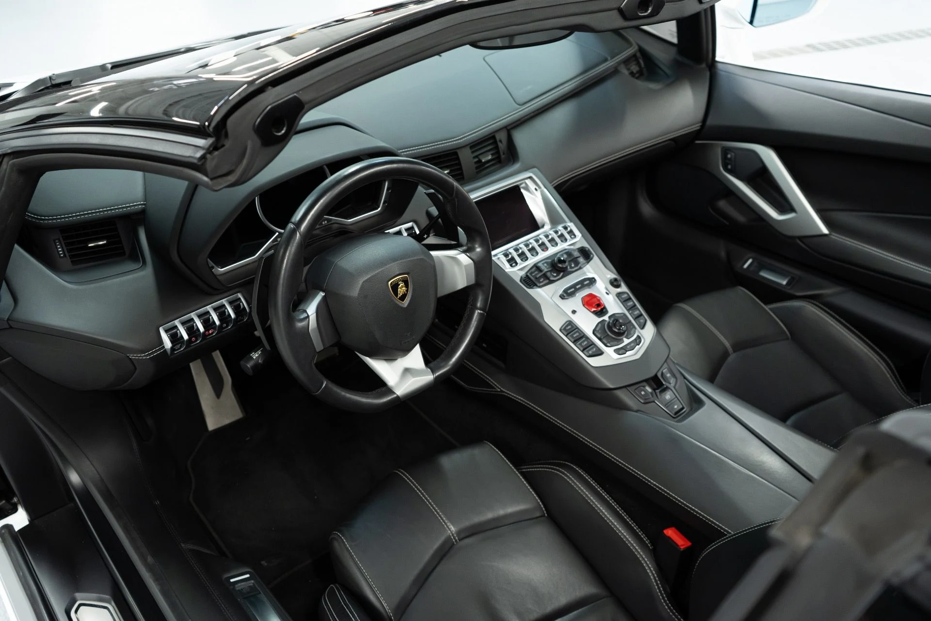 mph012_966296606_Used_2015_Lamborghini_Aventador_LP_700_4_1765230650_b5bb0efb5c
