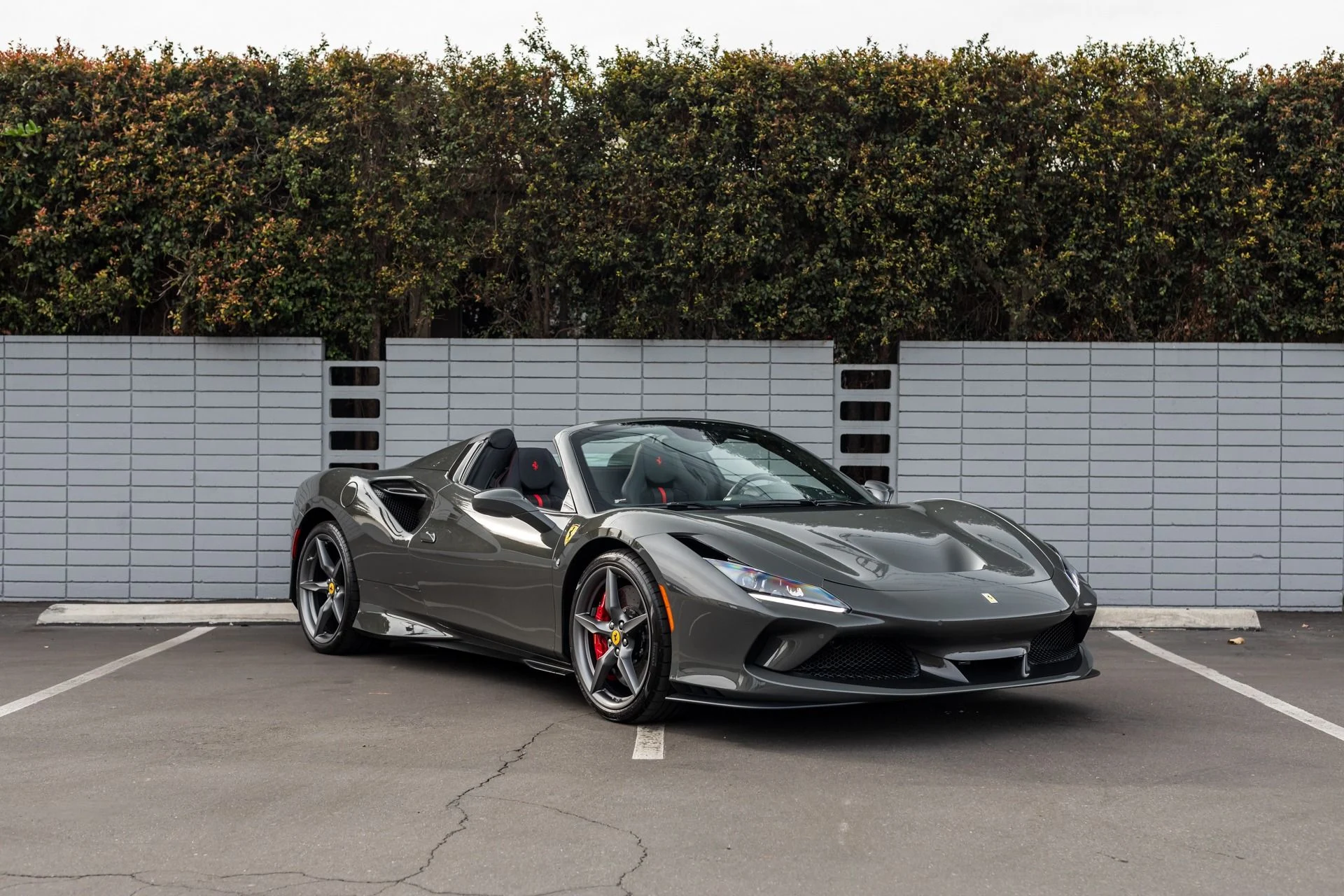mph012_971924162_Used_2021_Ferrari_F8_Spider_1734052234_2ad4a26191