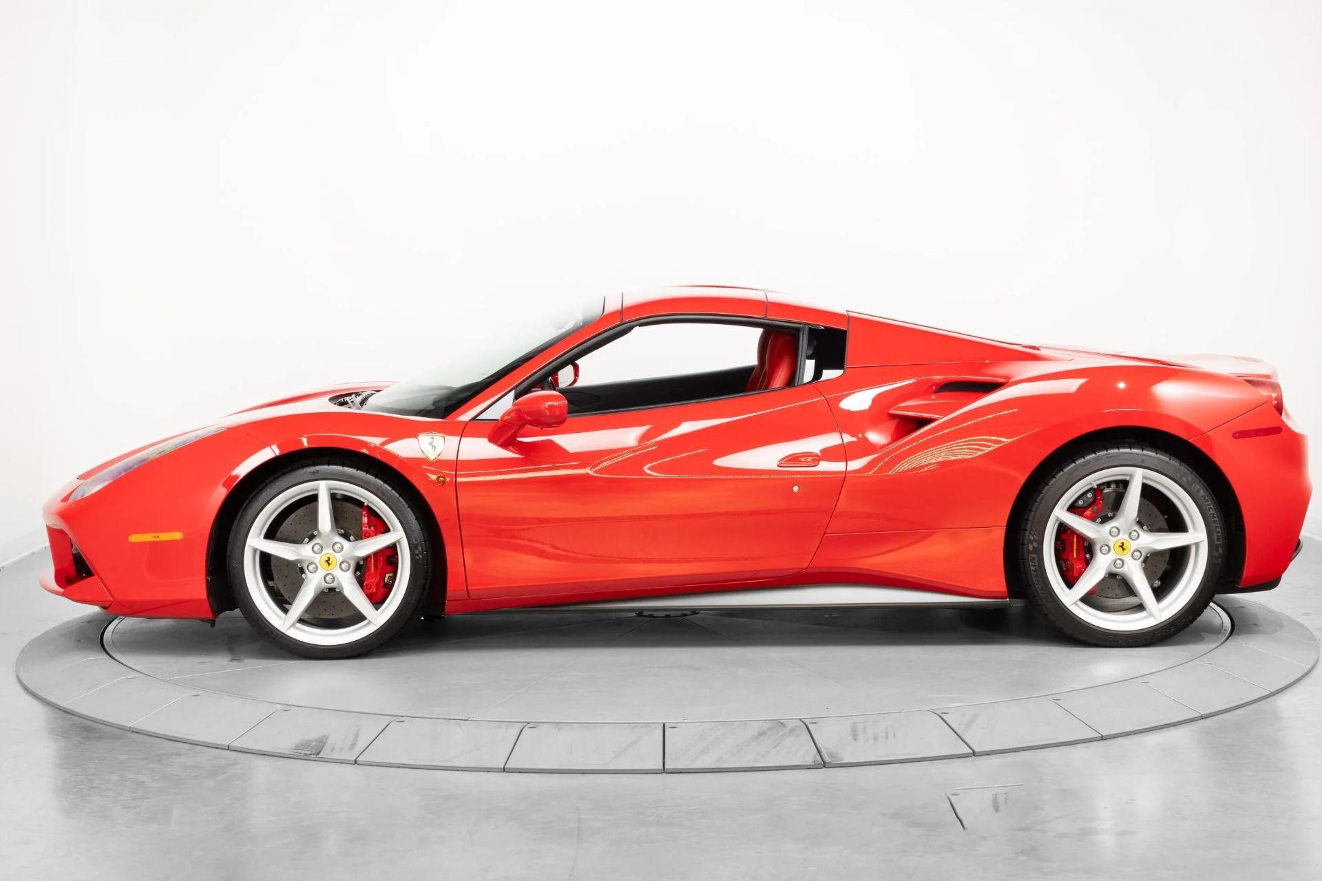 mph012_975688679_Used_2017_Ferrari_488_Spider_1782928038_322d6798a5