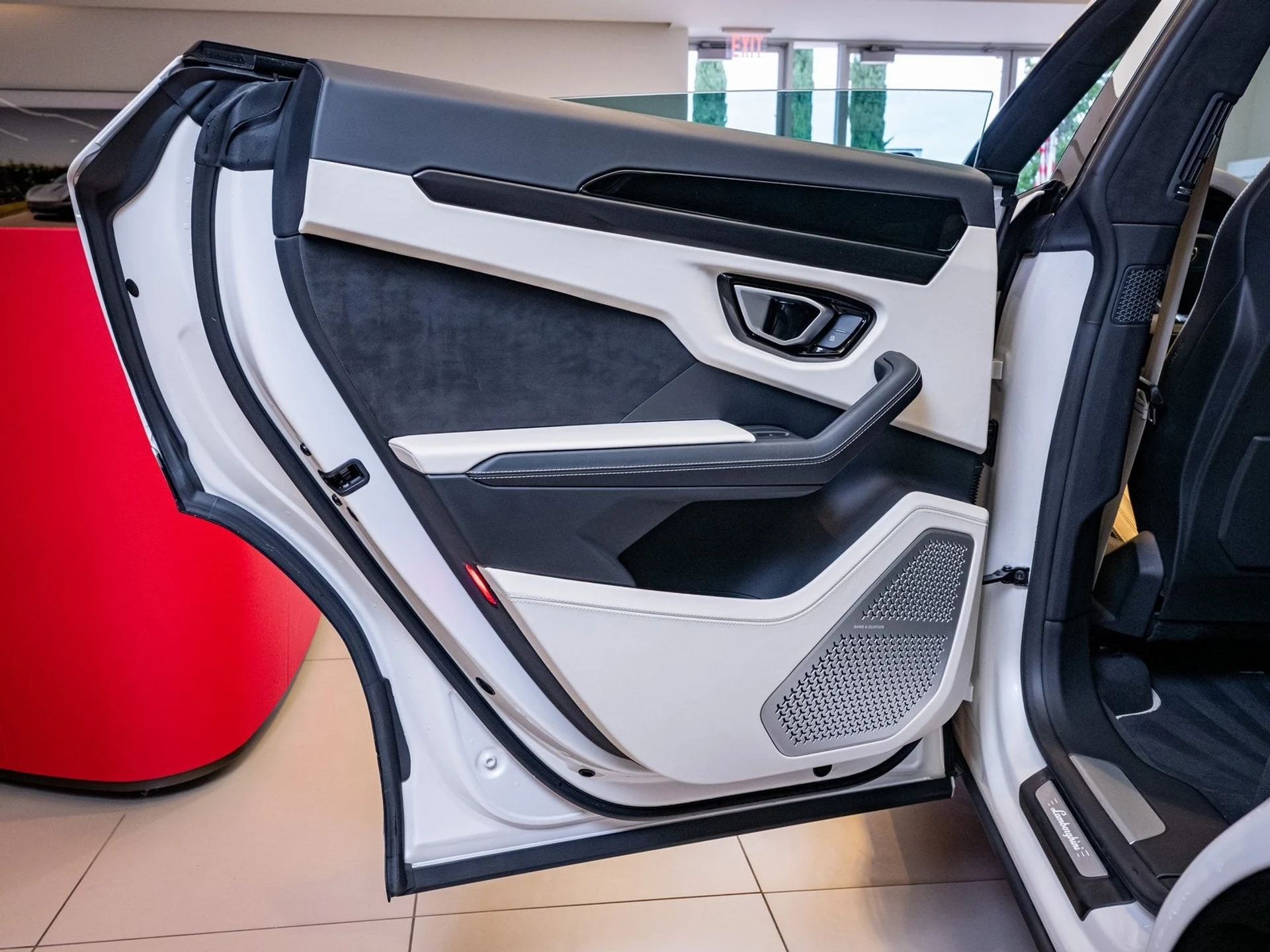 mph012_979517270_13_f4357b4098