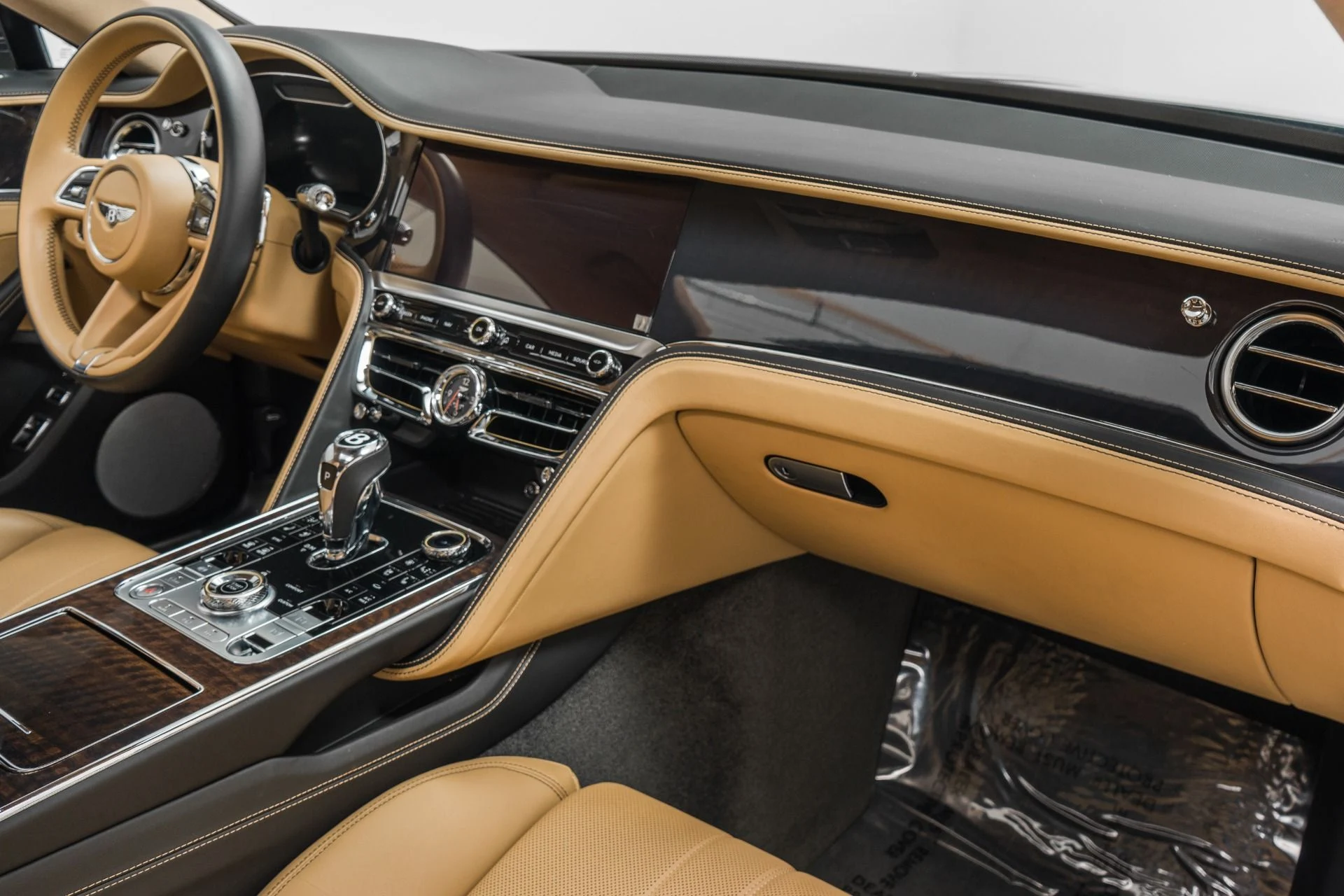 mph013_1001272218_Used_2023_Bentley_Flying_Spur_Hybrid_Four_Seat_Comfort_Specification_Contrast_Piping_and_Stitching_1772036721_5d59b4604e