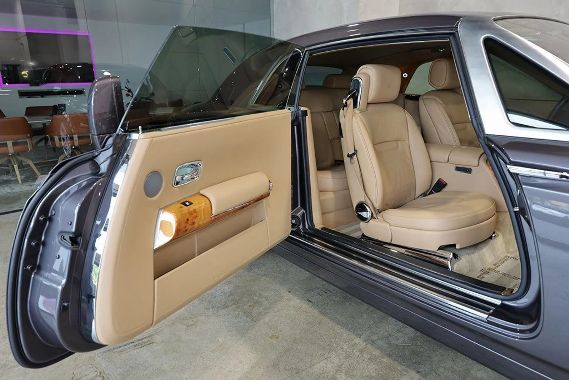 mph013_1002498554_used_2010_rolls_royce_phantom_coupe_2drcoupe_9689_23022670_14_1024_c09e29df6a