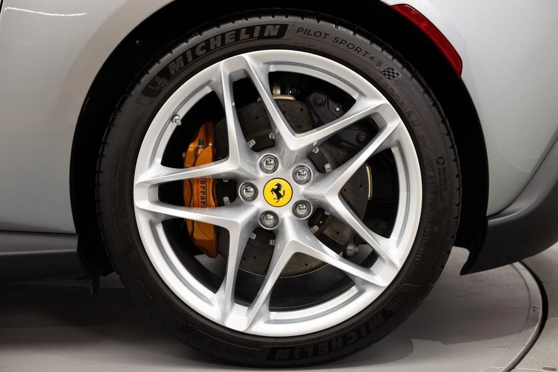 mph013_1005030354_Used_2023_Ferrari_Roma_1783519054_4af6df16e0