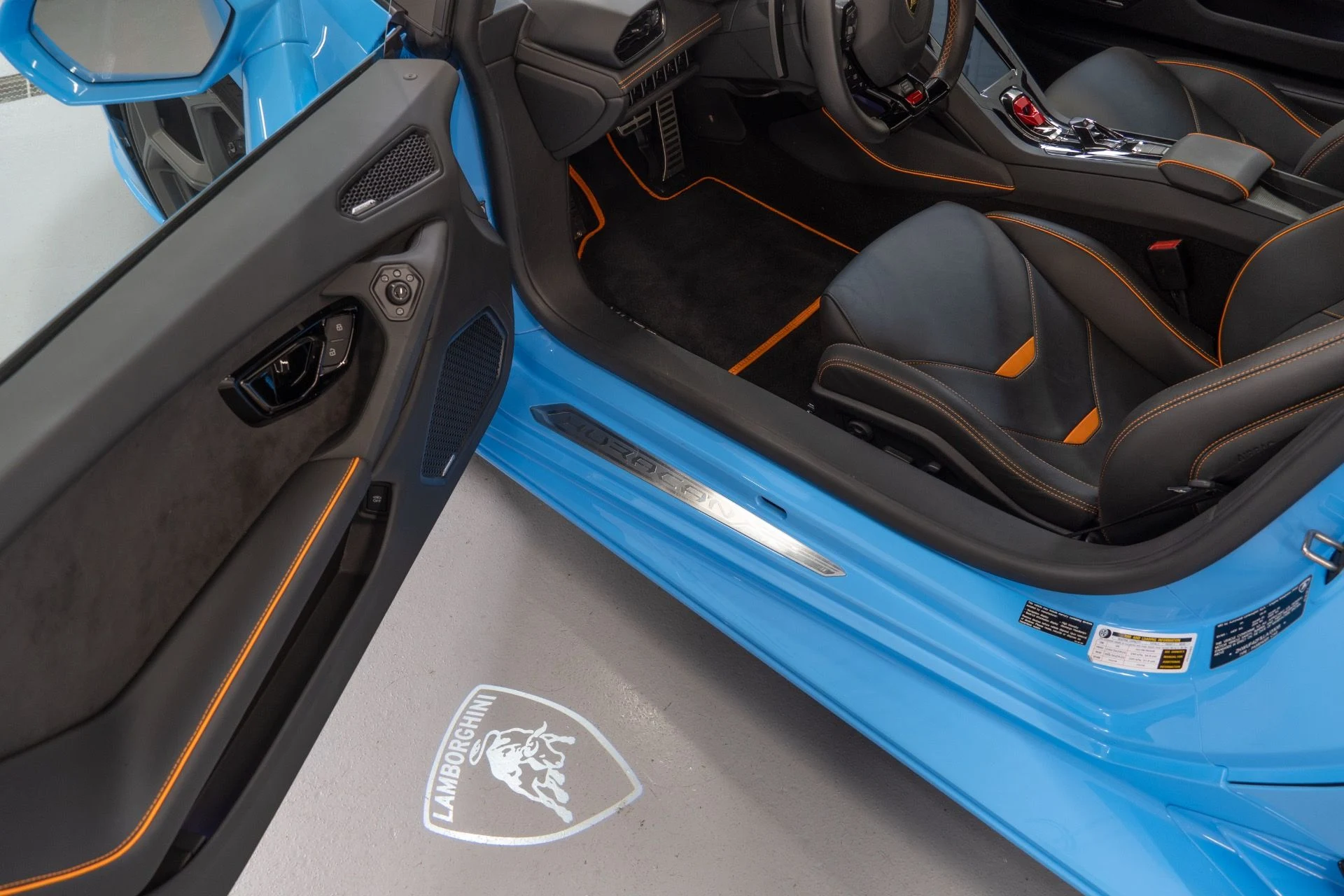 mph013_1006957108_Used_2020_Lamborghini_Huracan_EVO_1757706094_b4e25ebe11