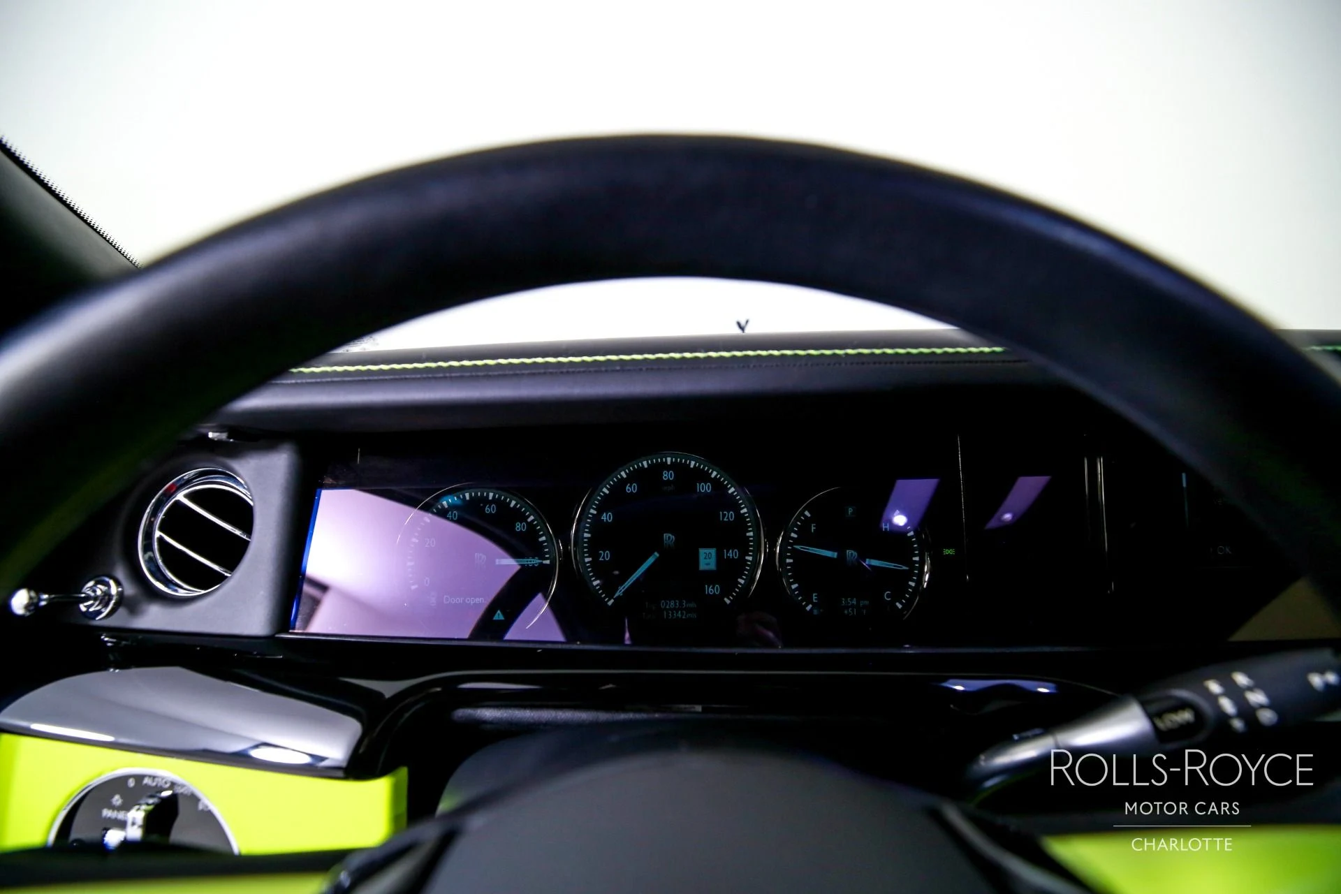 mph013_1008547623_Used_2019_Rolls_Royce_Phantom_1769450314_b14a8c937e