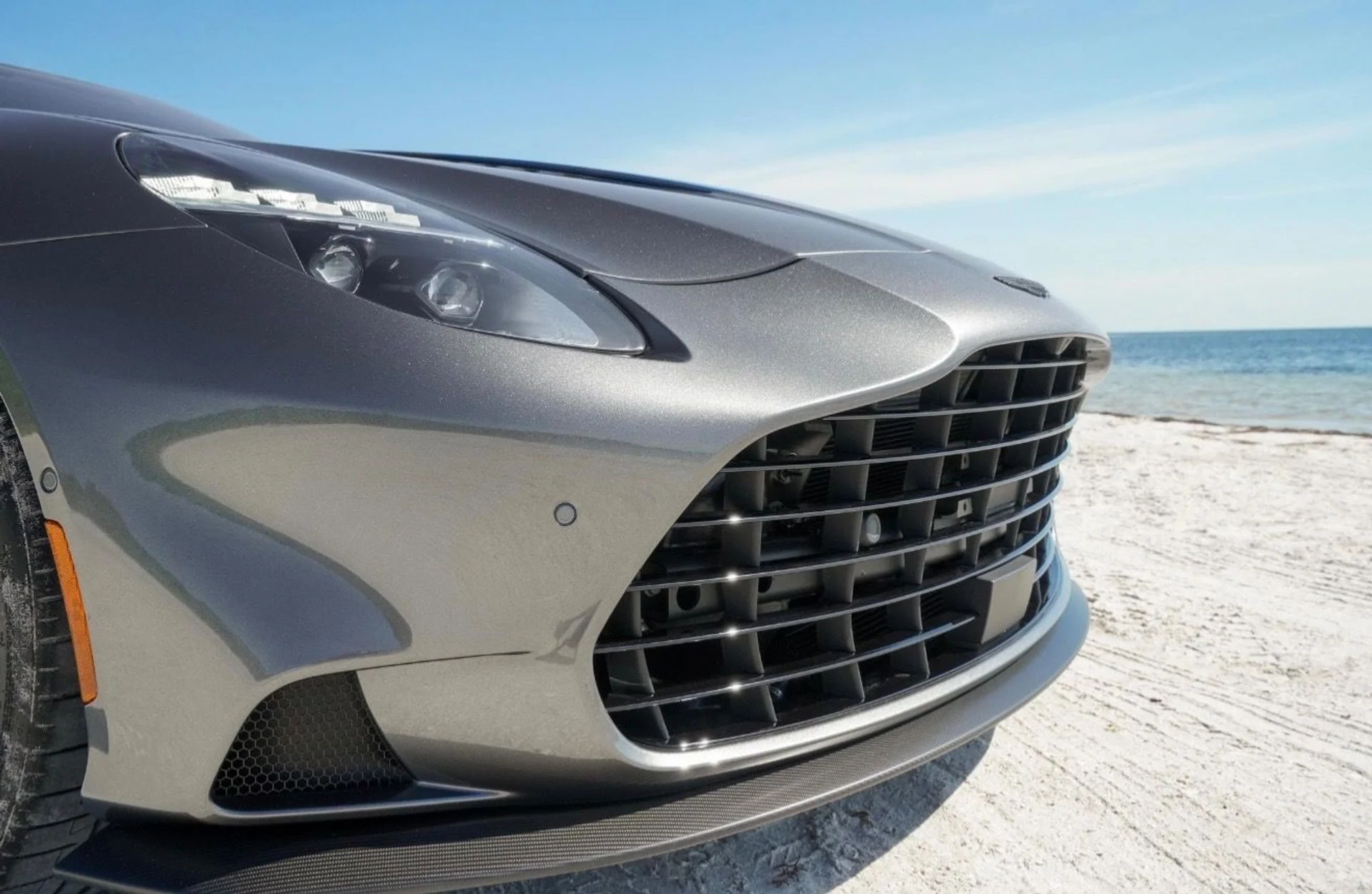 mph013_1009864064_Used_2025_Aston_Martin_Vanquish_1792440156_e2351e0462