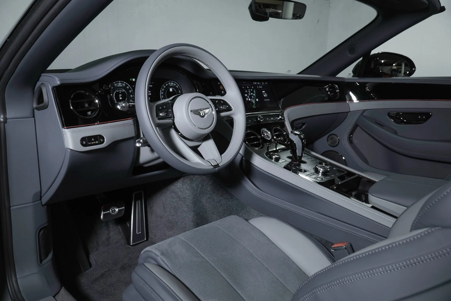 mph013_1010904959_New_2026_Bentley_Continental_GTC_S_1779813416_4439d62519