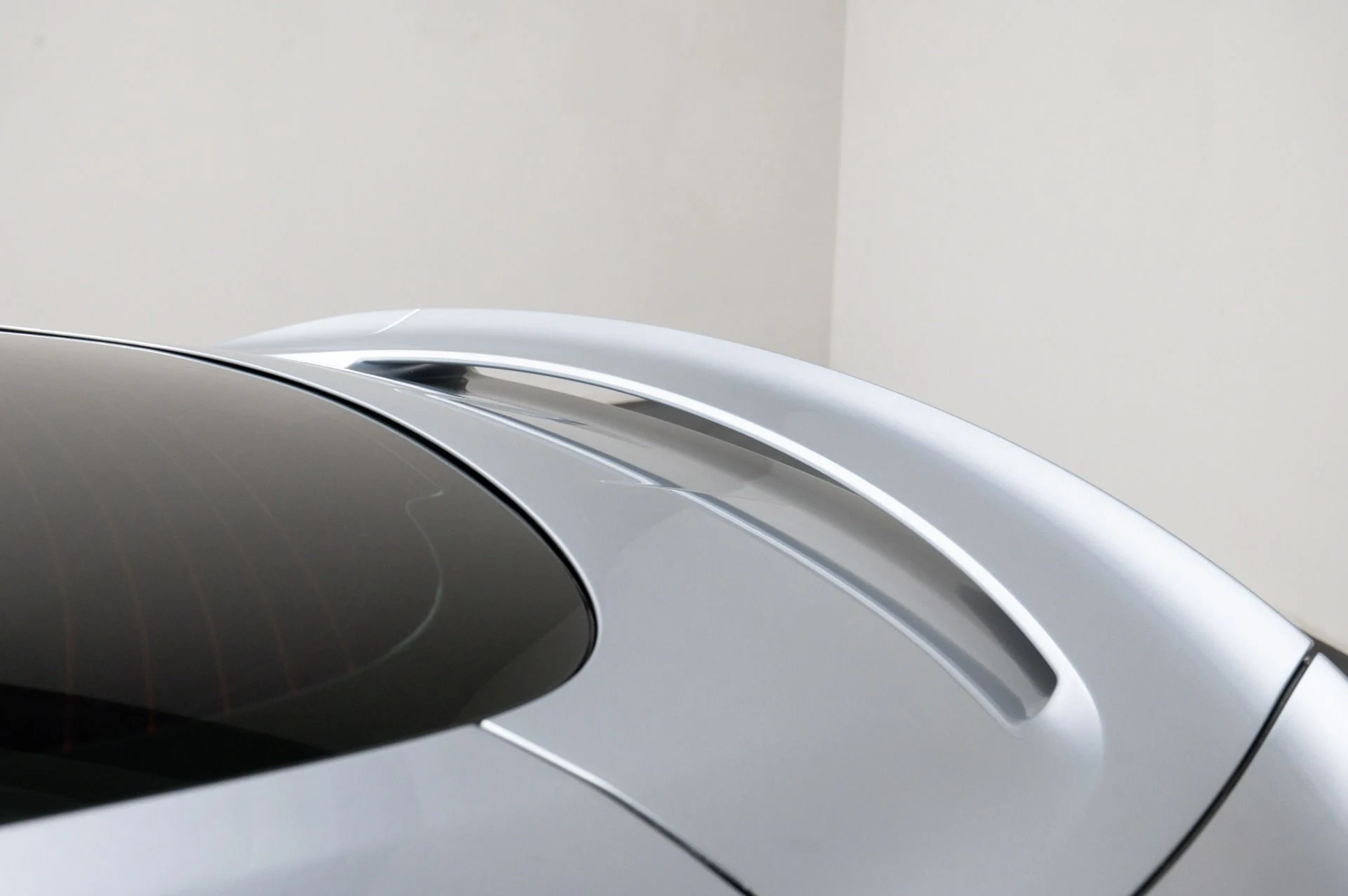 mph013_1011976285_Used_2014_Aston_Martin_Vanquish_V12_1729699077_f36e9f4ed4