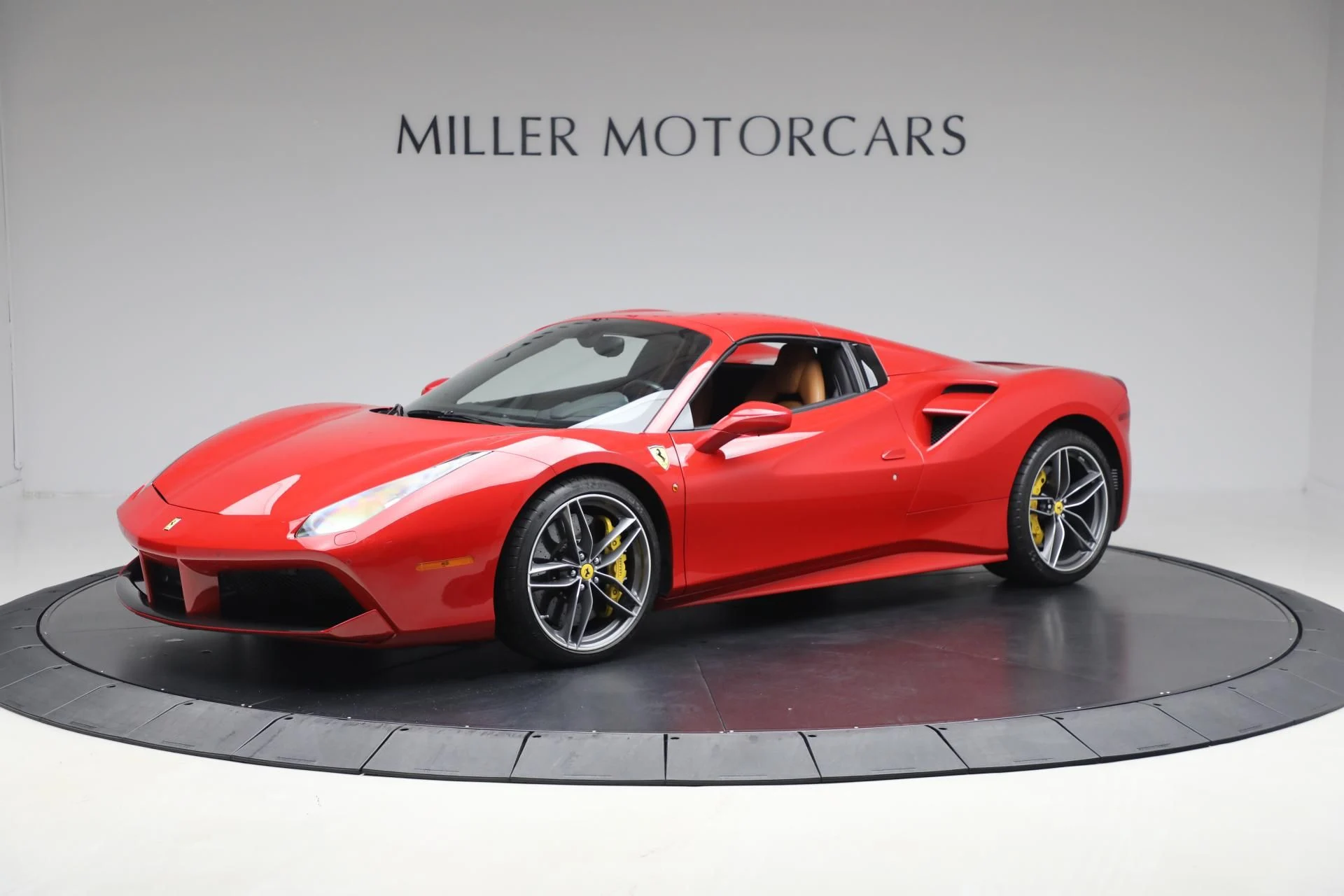 mph013_1031499563_Used_2018_Ferrari_488_Spider_95852d9805