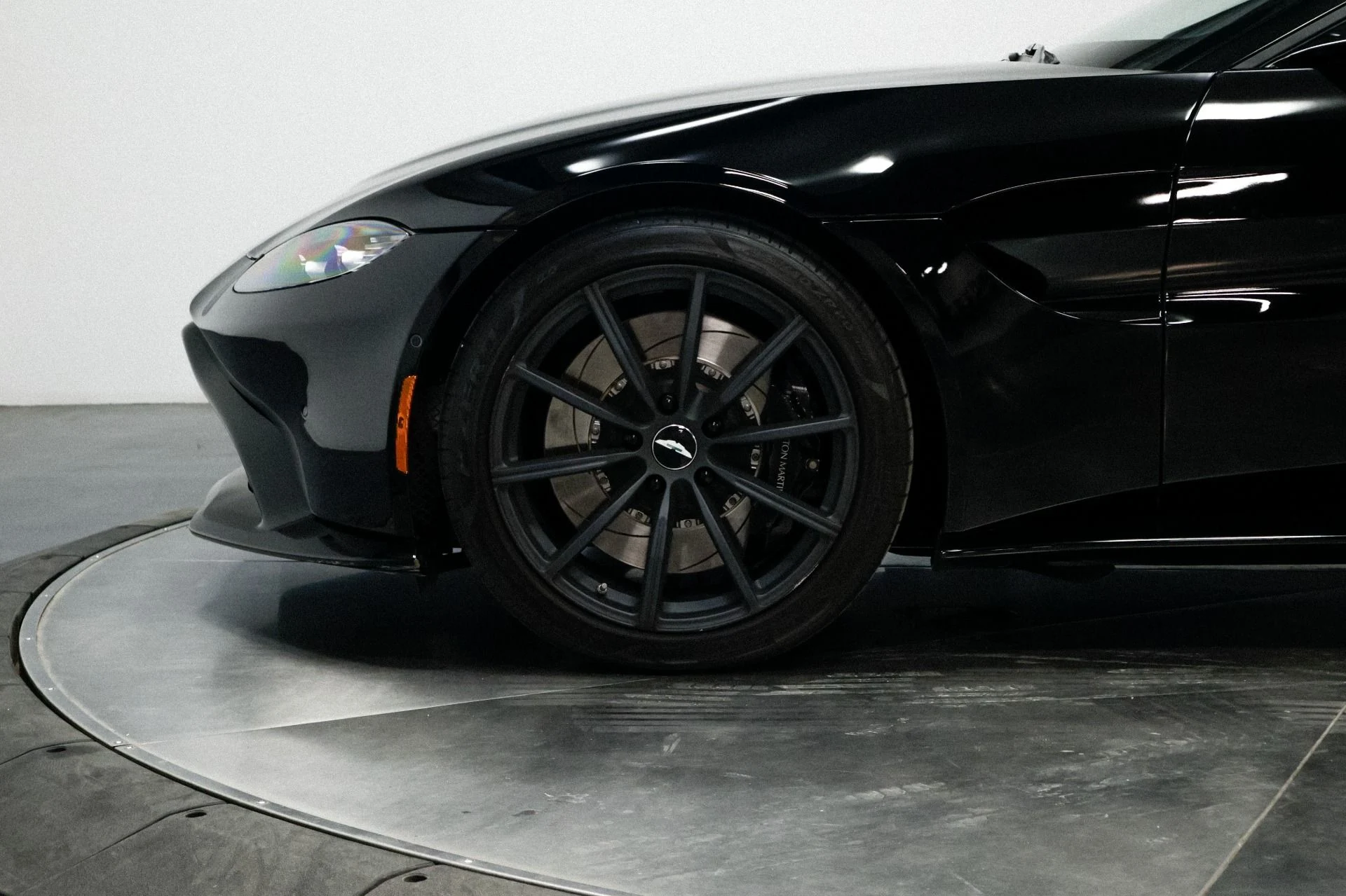 mph013_103481819_Used_2019_Aston_Martin_Vantage_1760536452_e7a16e3834