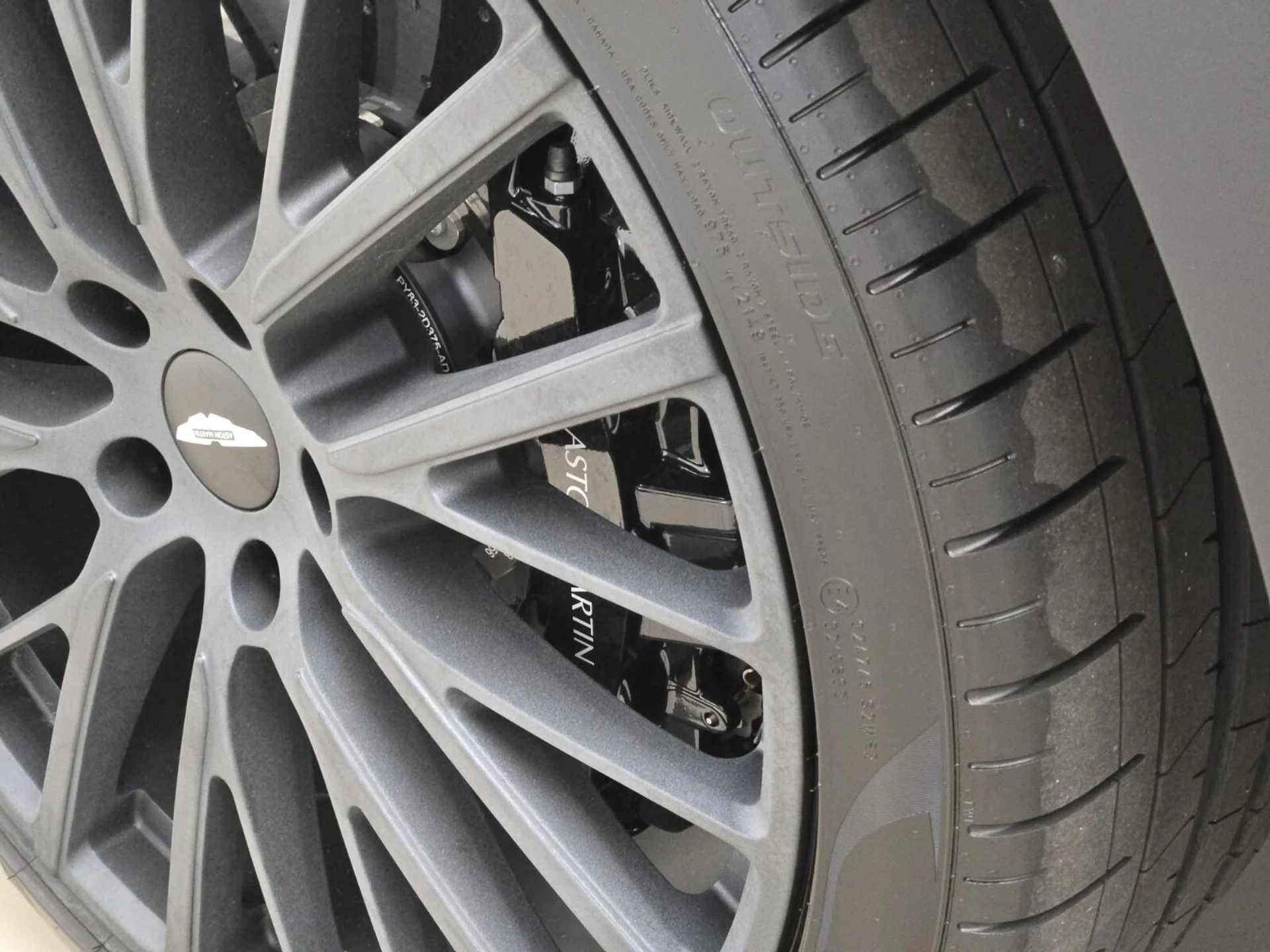mph013_1038928751_New_2026_Aston_Martin_DBX_S_1780118645_6392874f28