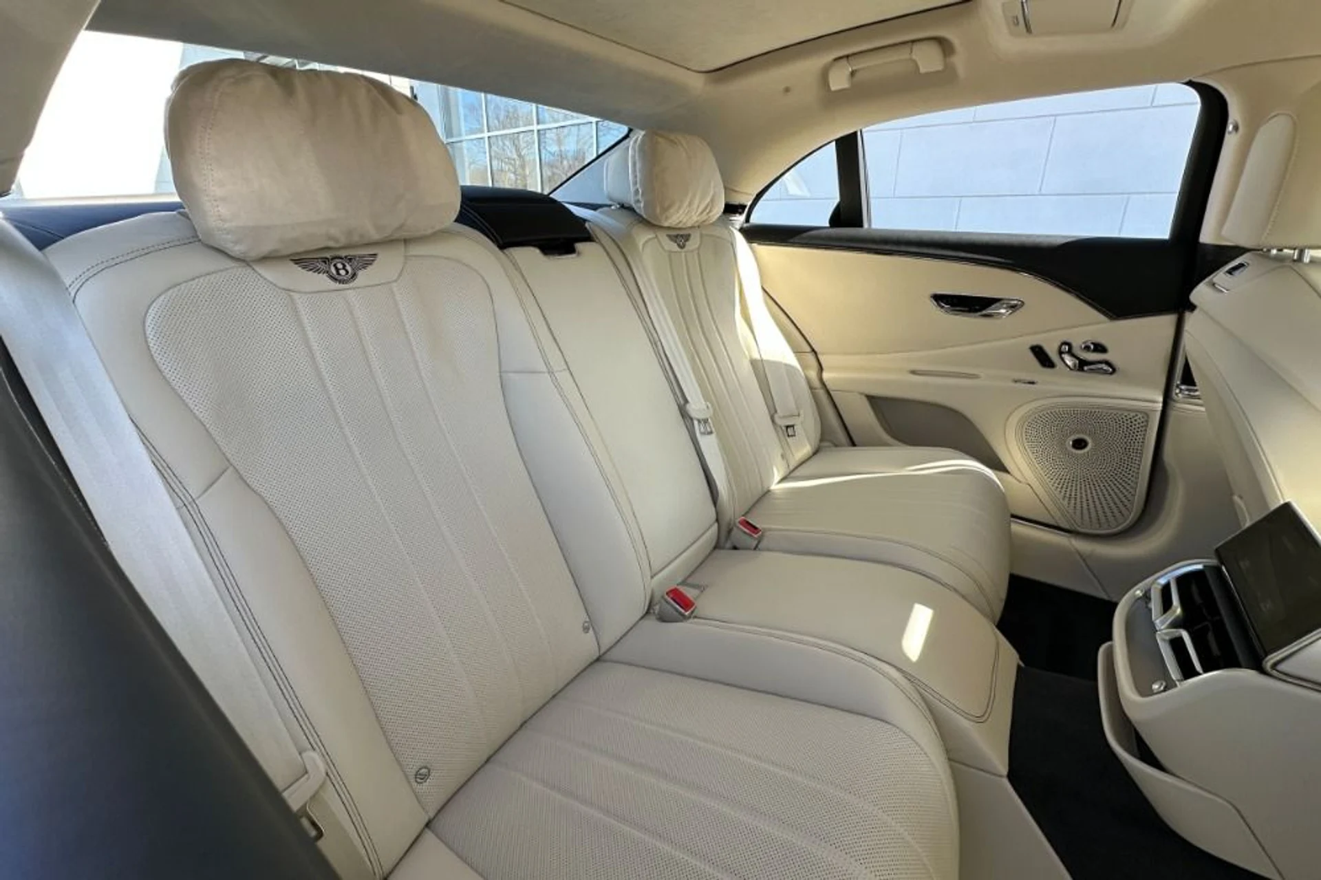 mph013_1042994742_New_2026_Bentley_Flying_Spur_1776258247_0680b814ef