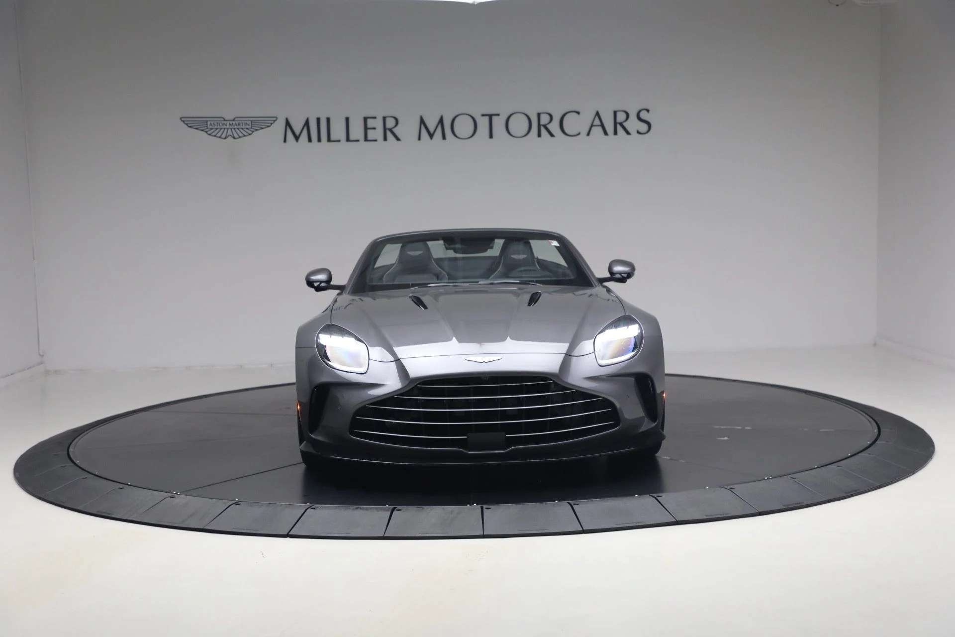 mph013_1044198853_New_2026_Aston_Martin_Vantage_S_Roadster_1786132821_8ec3c76f68