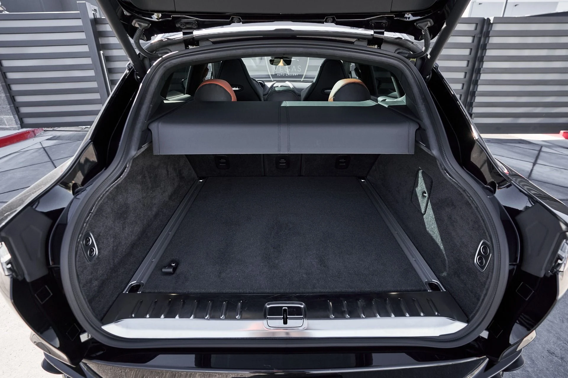 mph013_1046812789_Used_2023_Aston_Martin_DBX_707_1759982282_92a26b9d80