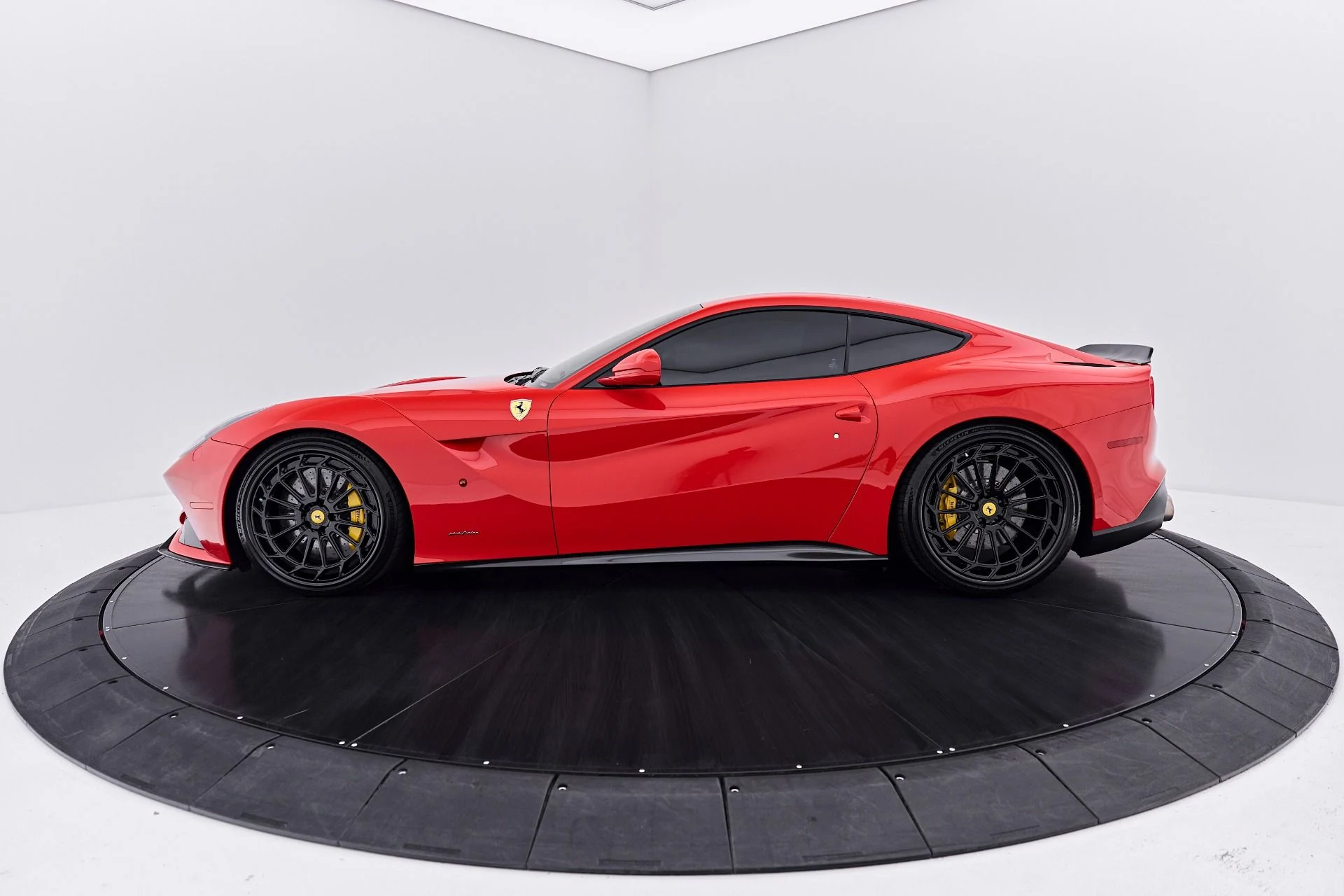 mph013_1047305353_Used_2016_Ferrari_F12_Berlinetta_1789434640_c1765faa6f